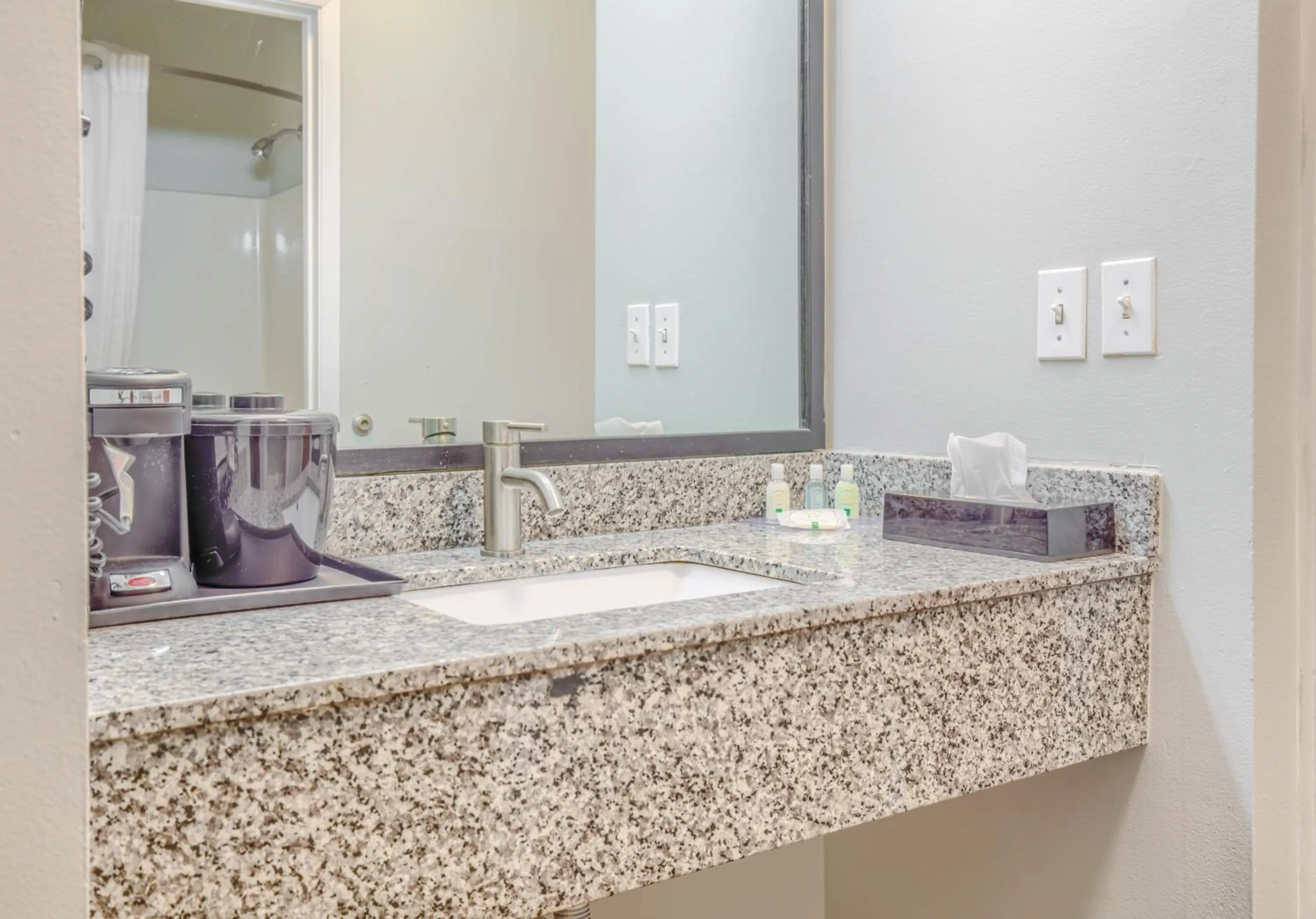 Bathroom in Quality Inn Gulf Shores Airport