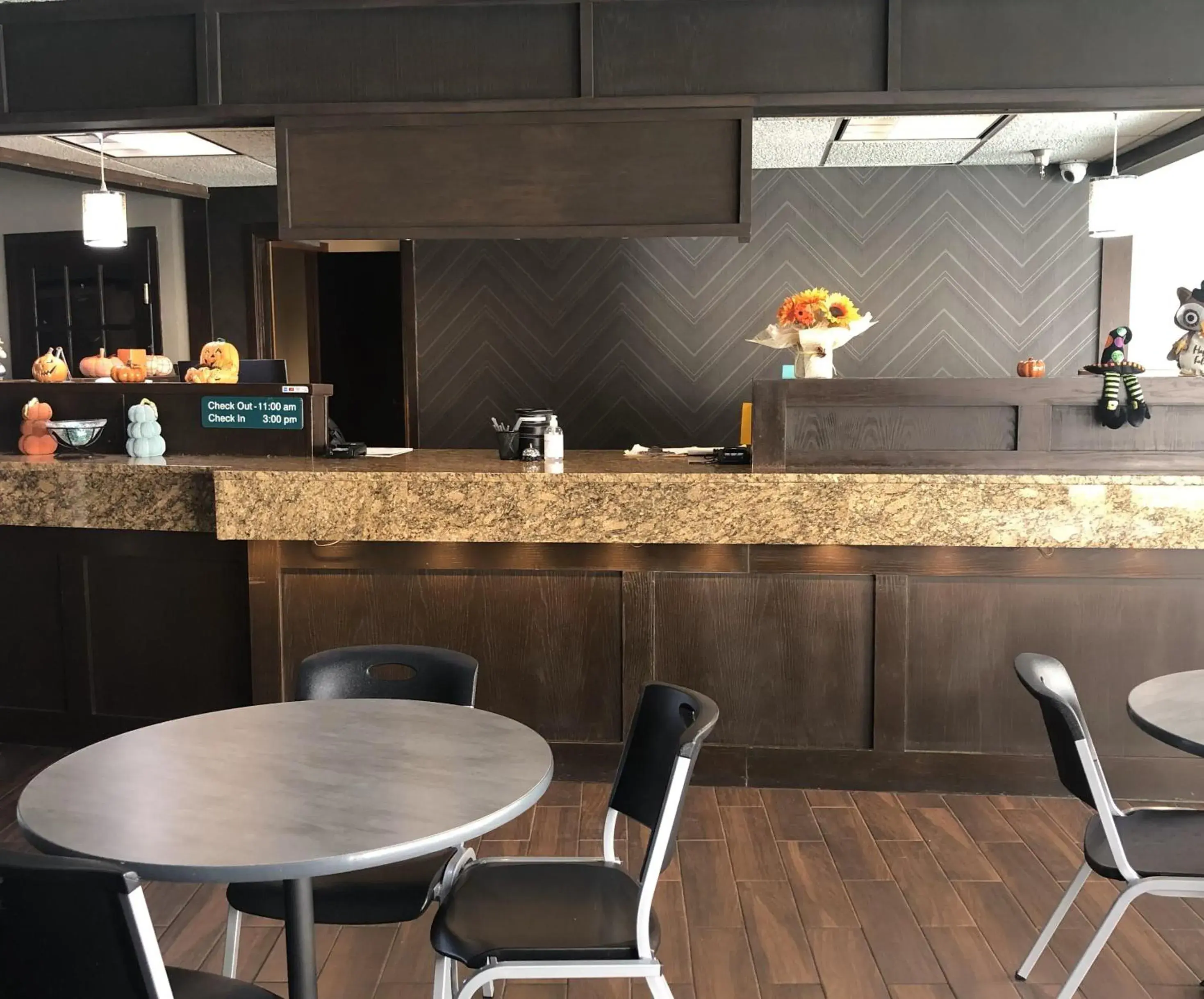 Lobby or reception in Lamplighter Inn-South Lobby or reception in Lamplighter Inn-South