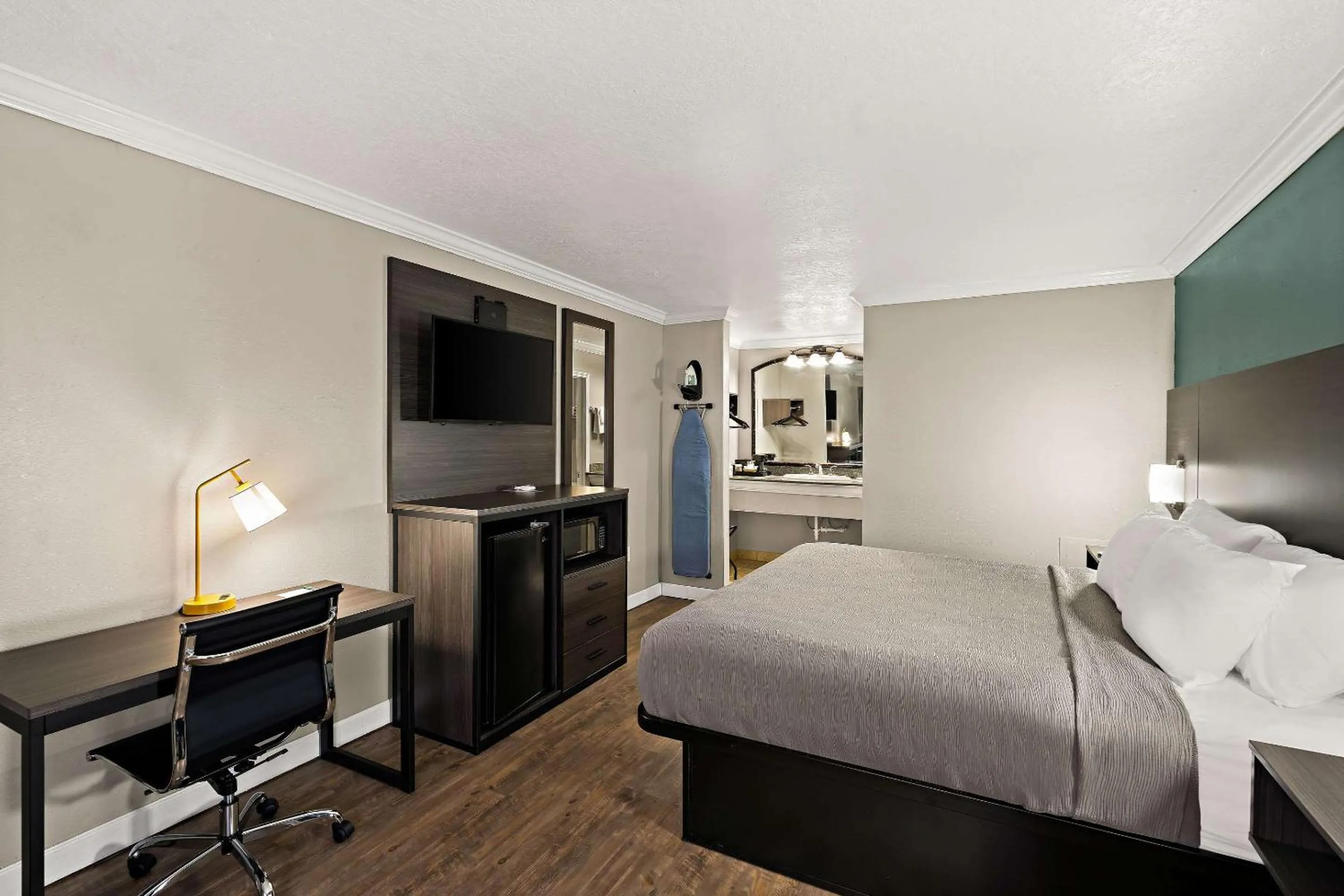 Bedroom, Bed in Quality Inn