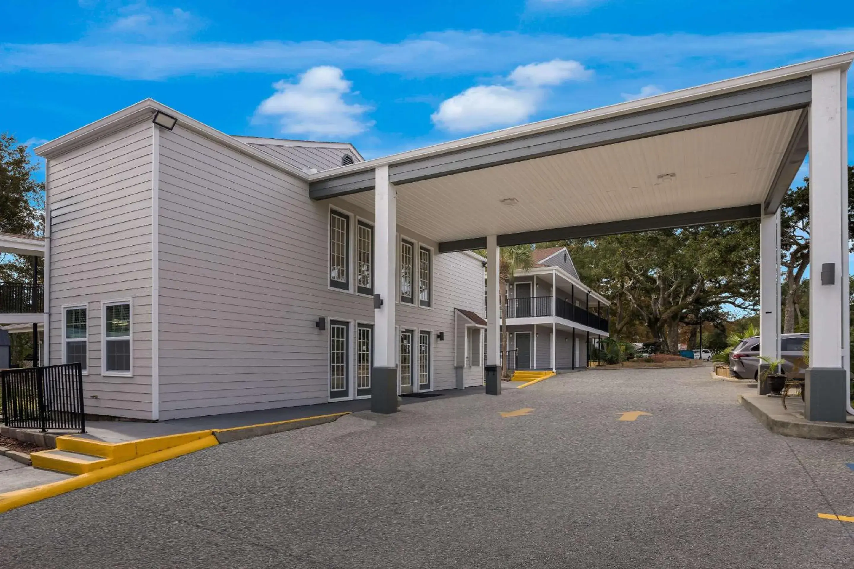 Property building in Quality Inn Property building in Quality Inn