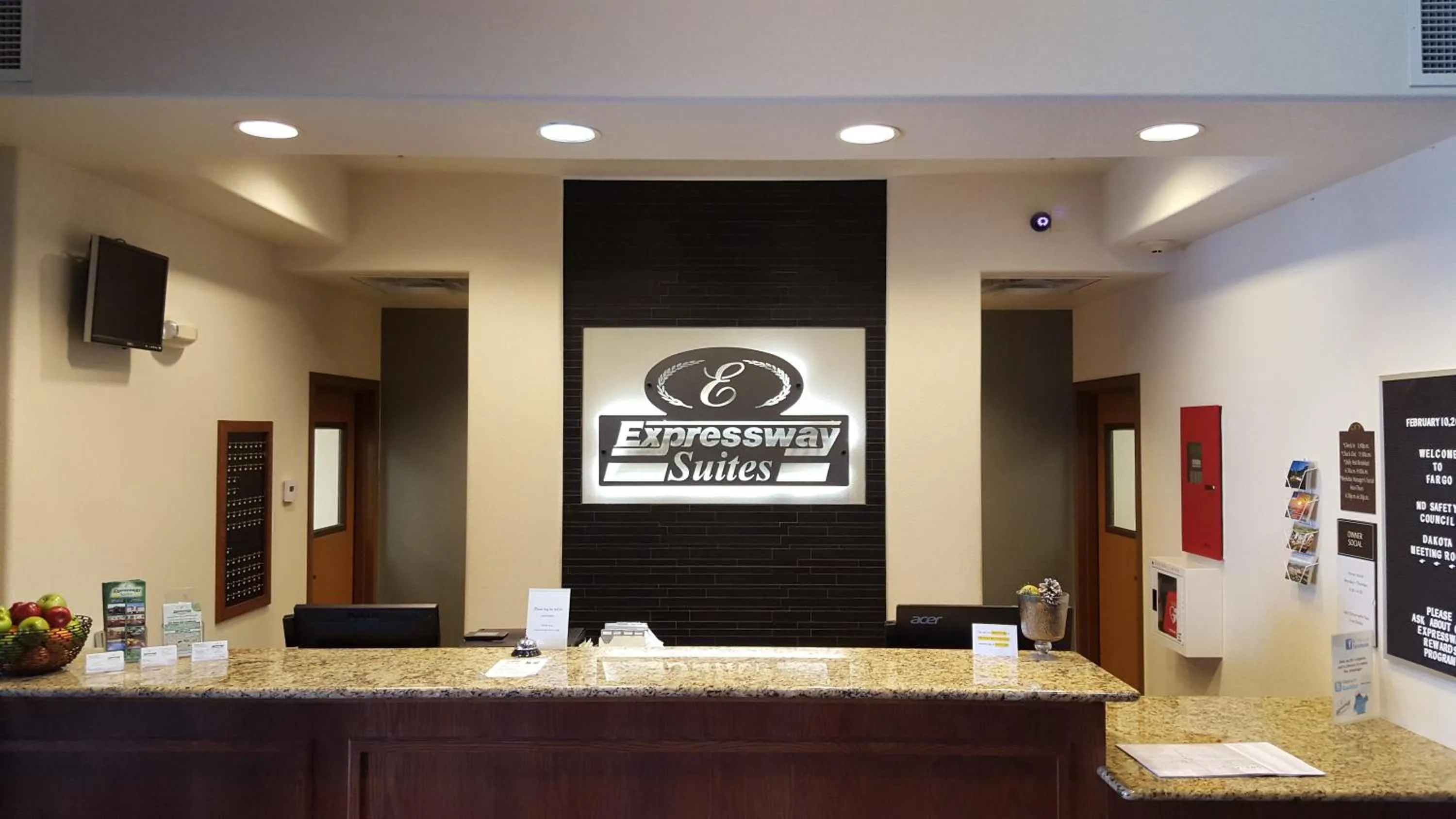 Lobby or reception in Expressway Suites Fargo
