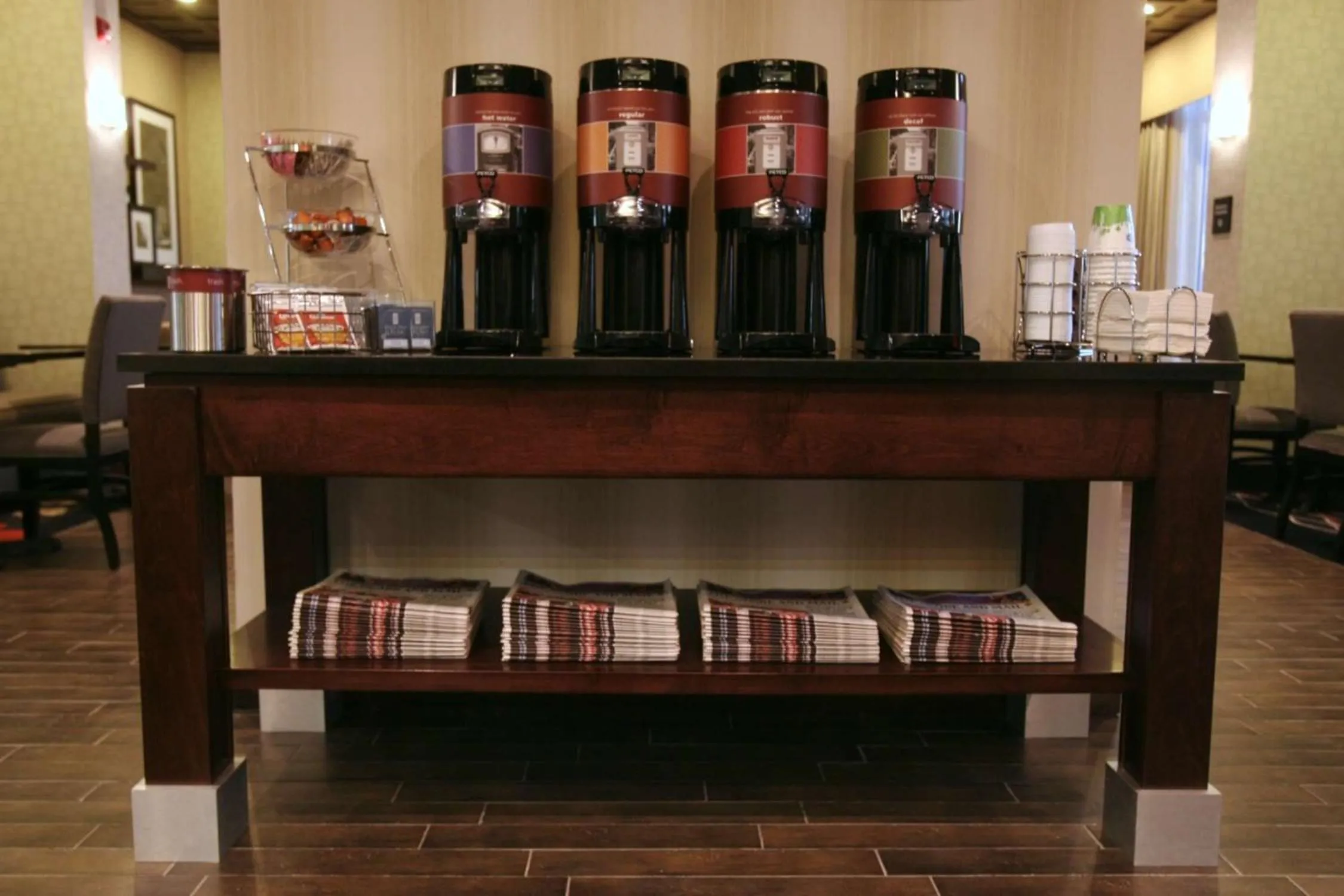 Dining area in Hampton Inn by Hilton Fort Saskatchewan