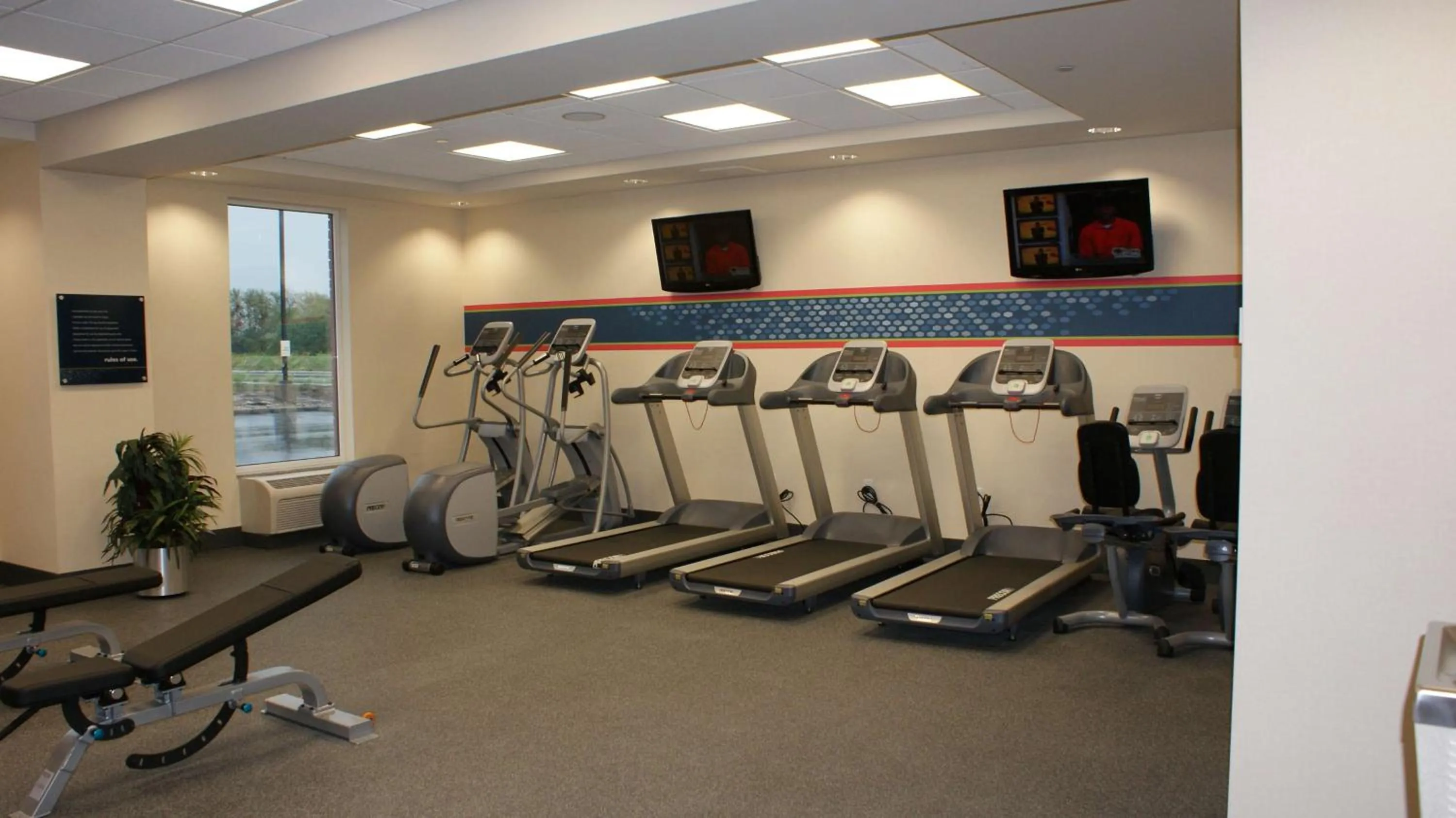 Fitness centre/facilities in Hampton Inn by Hilton Fort Saskatchewan