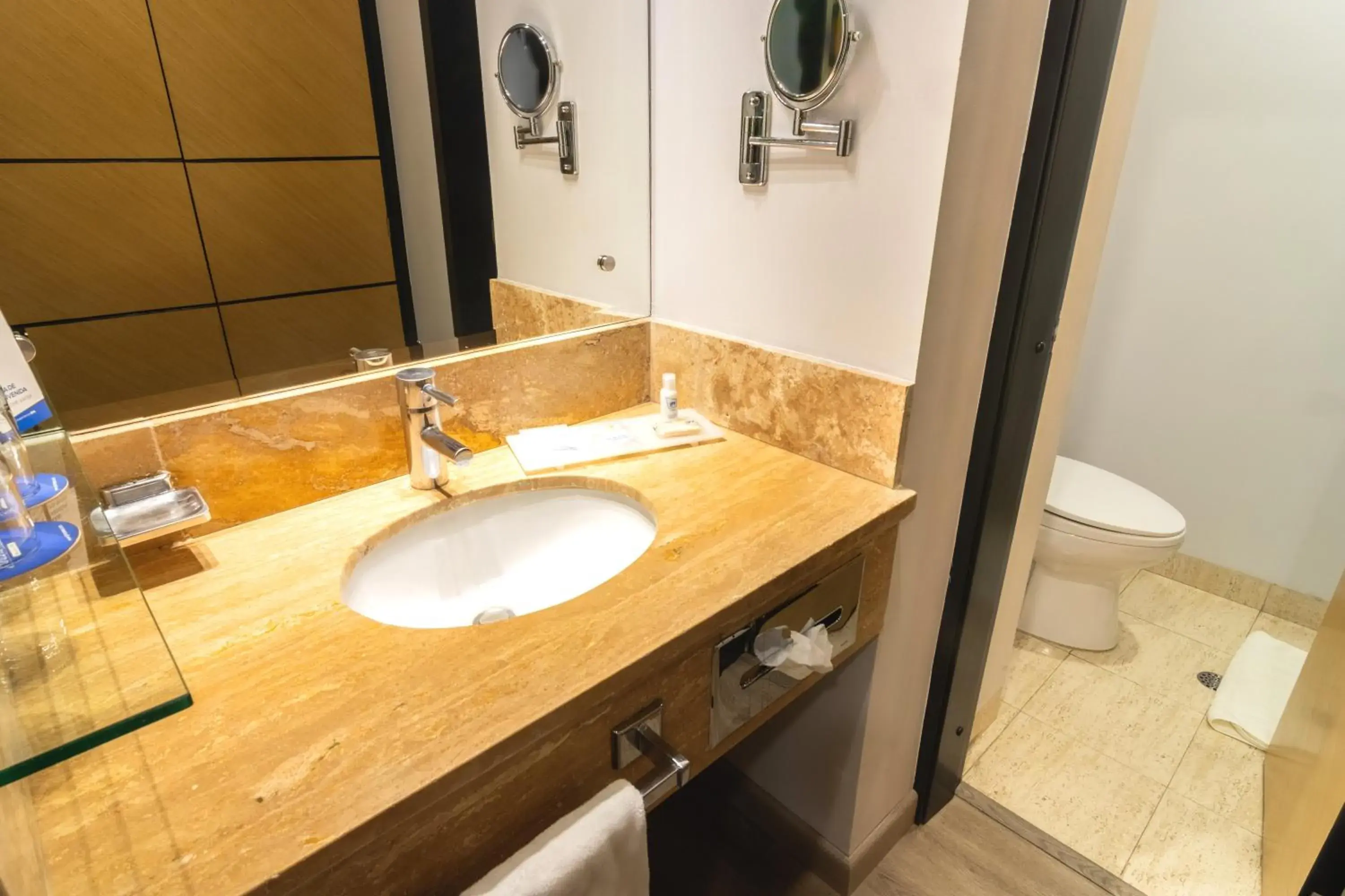 Bathroom in GHL Hotel Abadia Plaza Bathroom in GHL Hotel Abadia Plaza