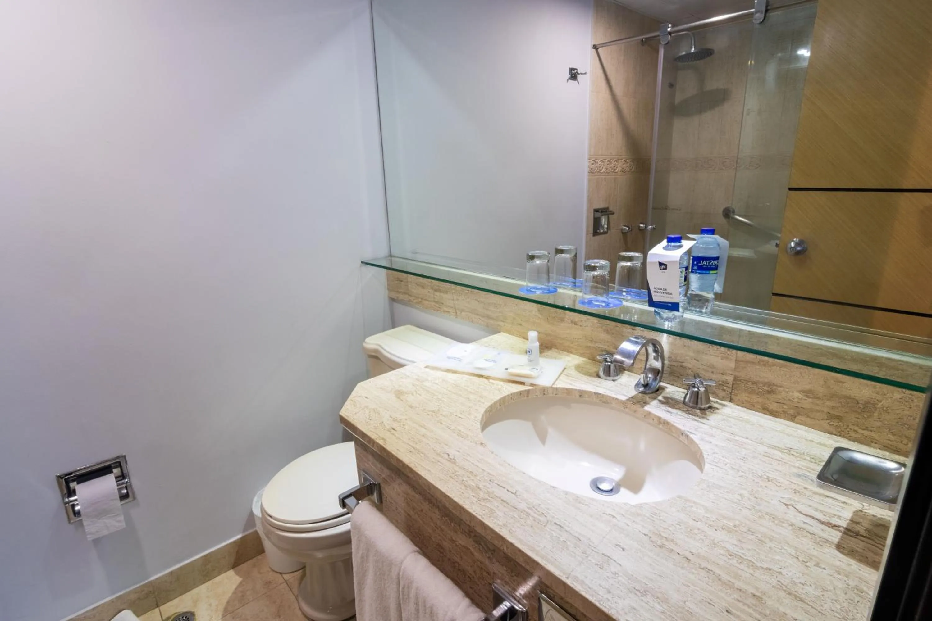 Bathroom in GHL Hotel Abadia Plaza