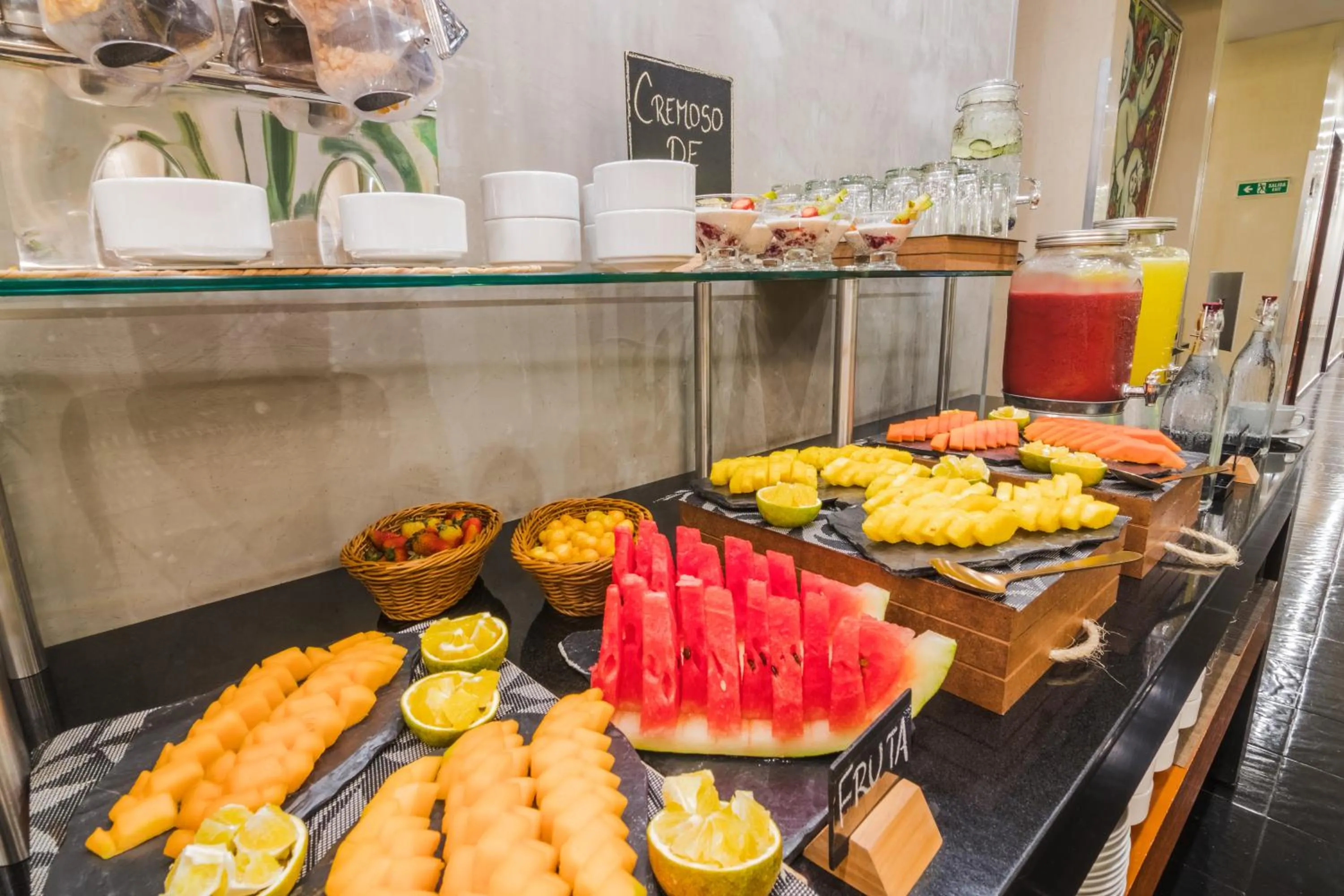 Restaurant/places to eat in GHL Hotel Abadia Plaza