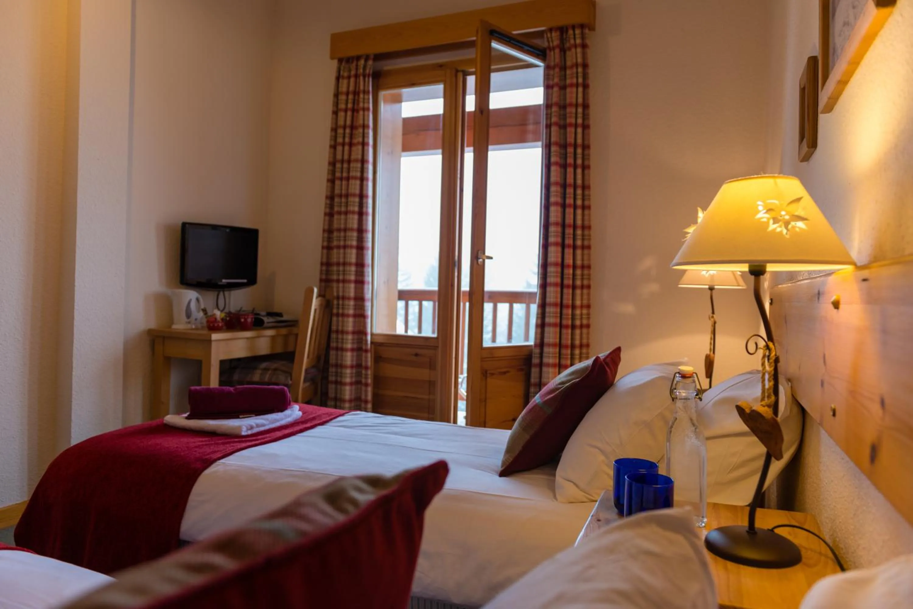 Photo of the whole room in Chalet Coeur des Brévières by Chalet Chardons