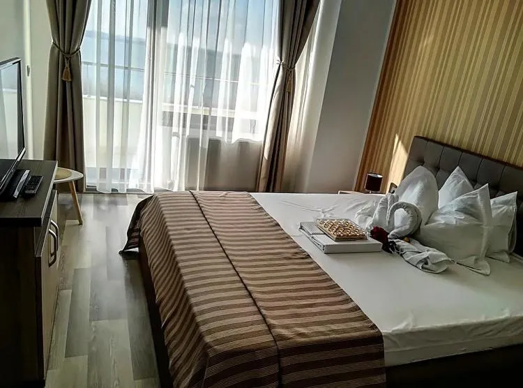 Aristocracy Summerland Apartment