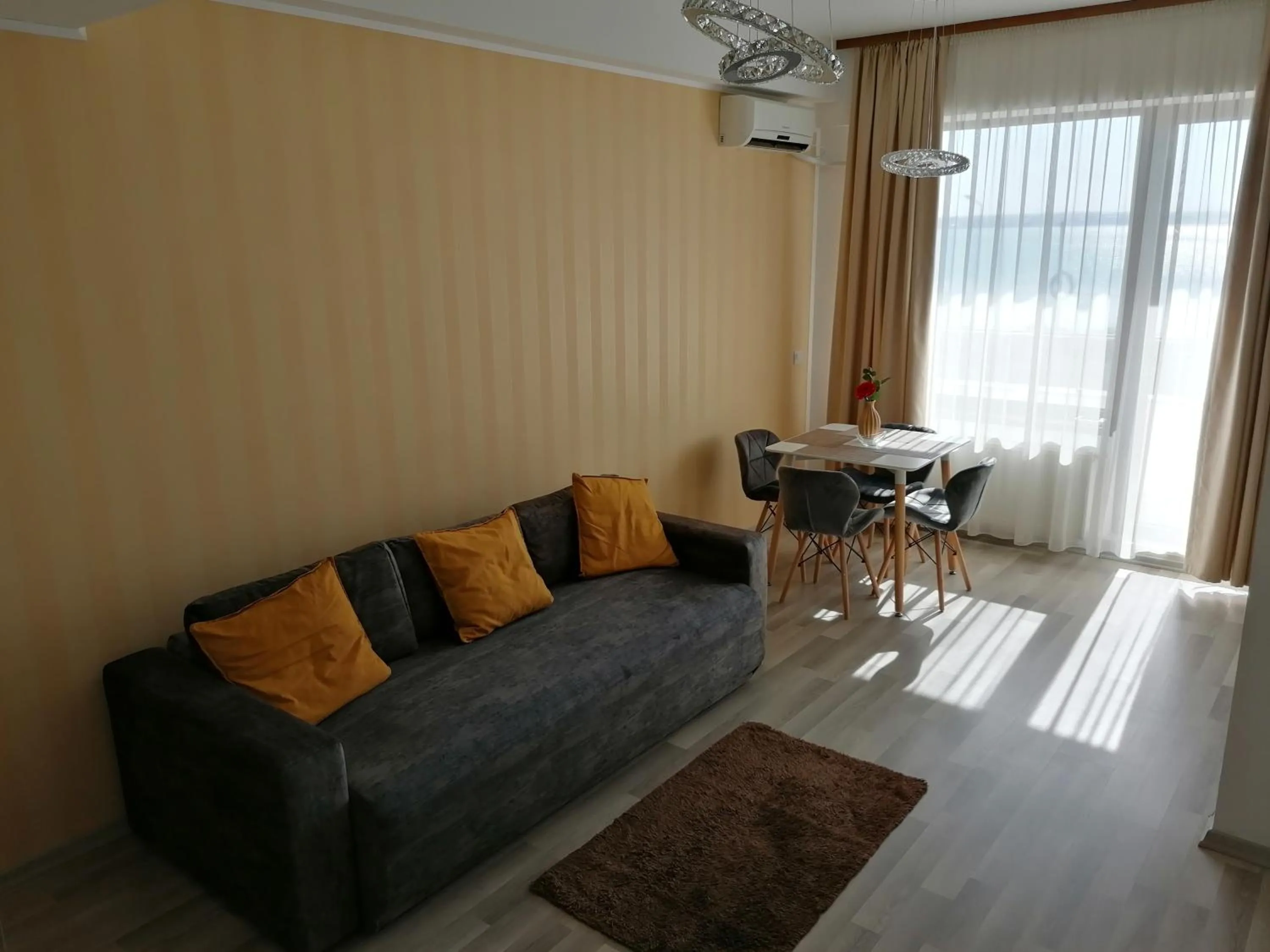 Aristocracy Summerland Apartment