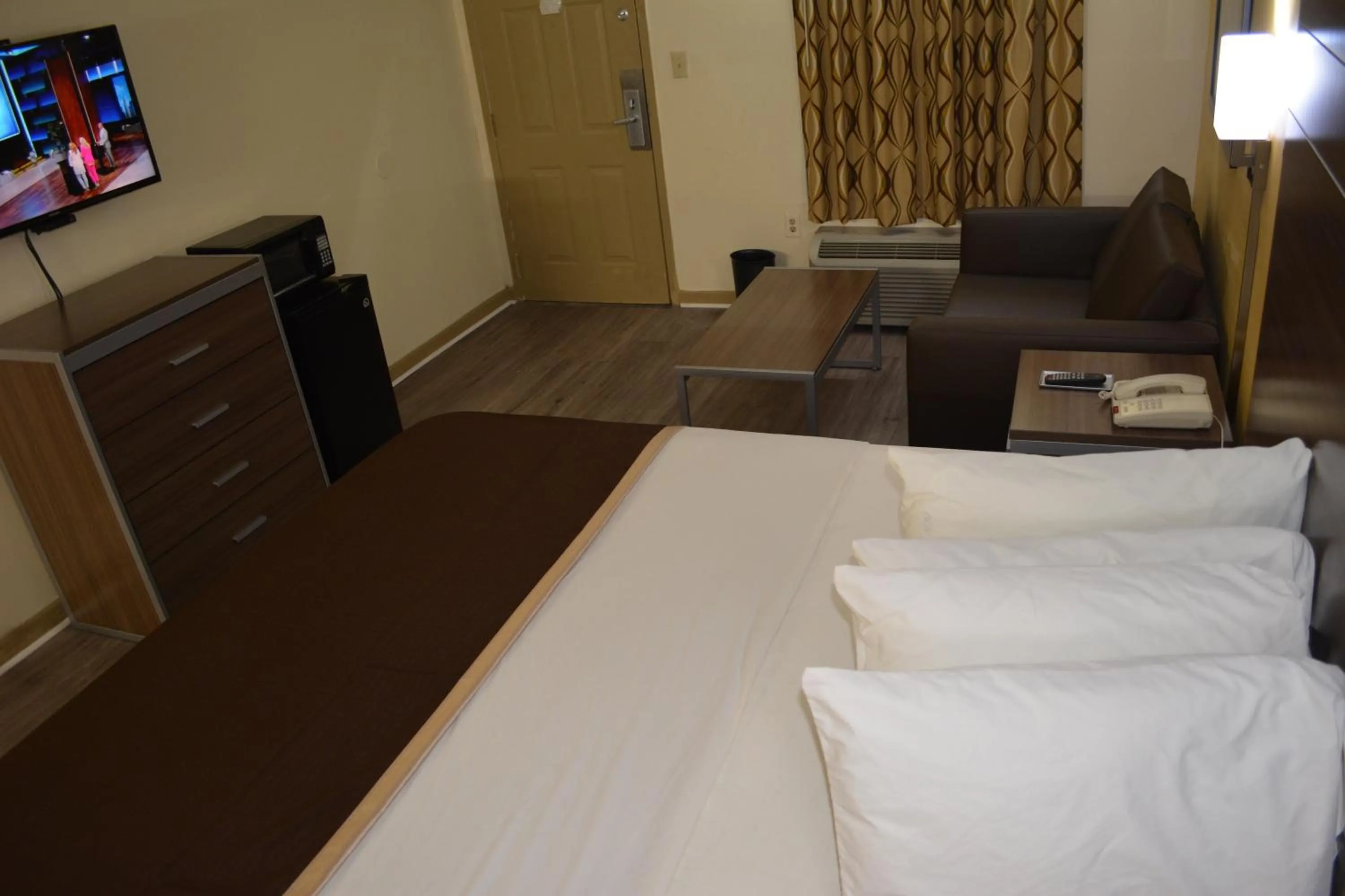 Bed in Southern Inn Lumberton