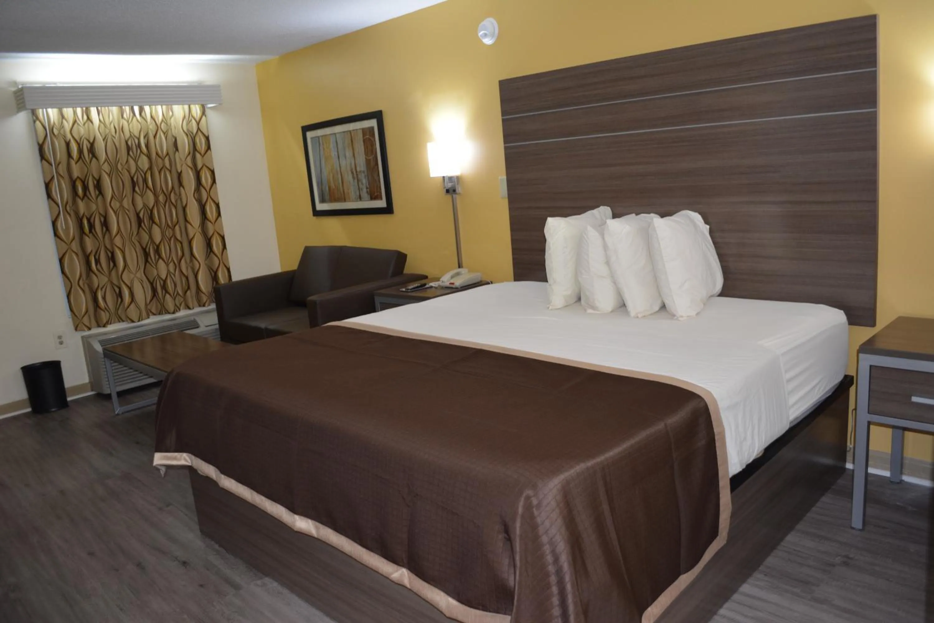 Bed in Southern Inn Lumberton