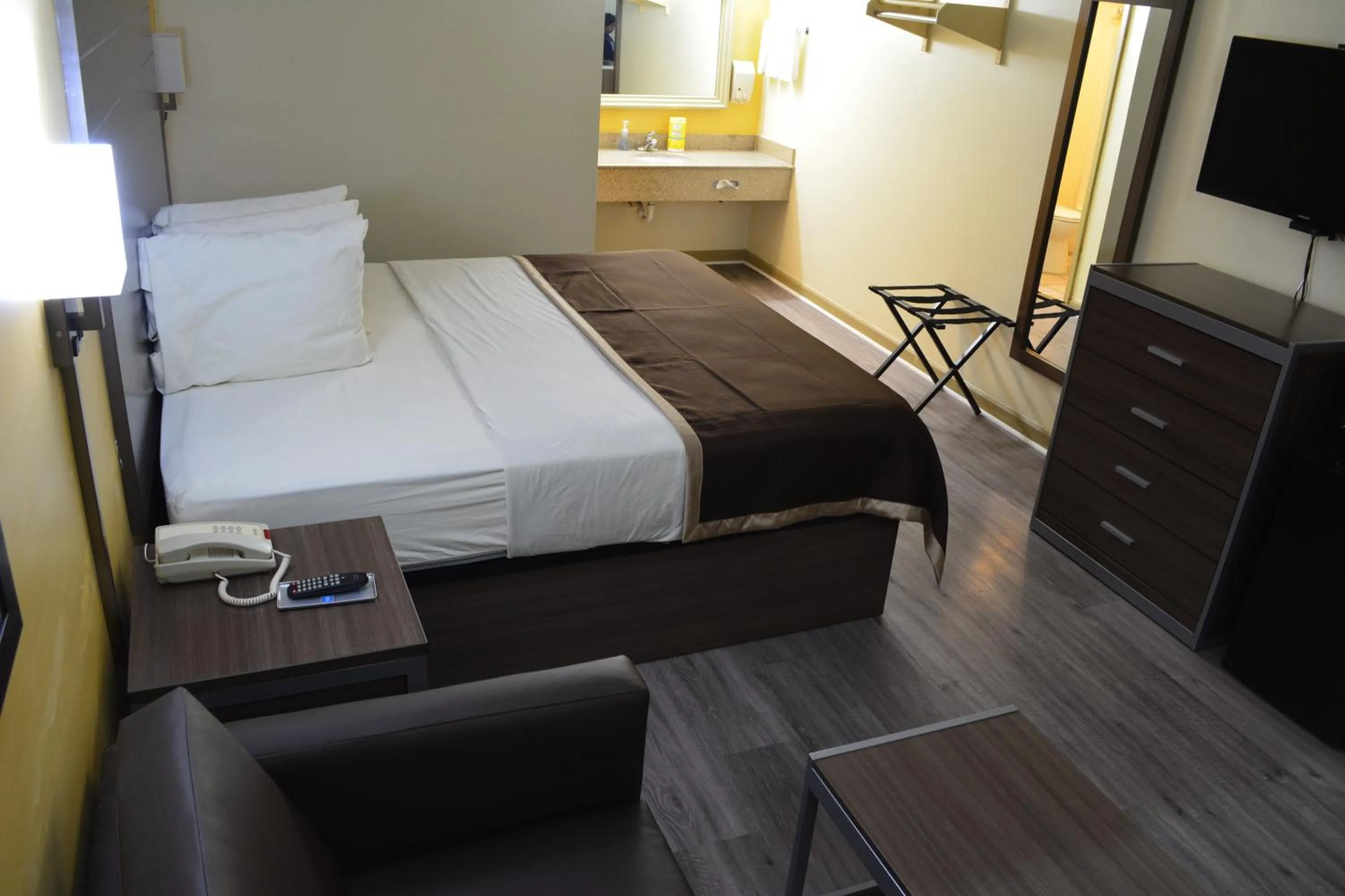 Bed in Southern Inn Lumberton