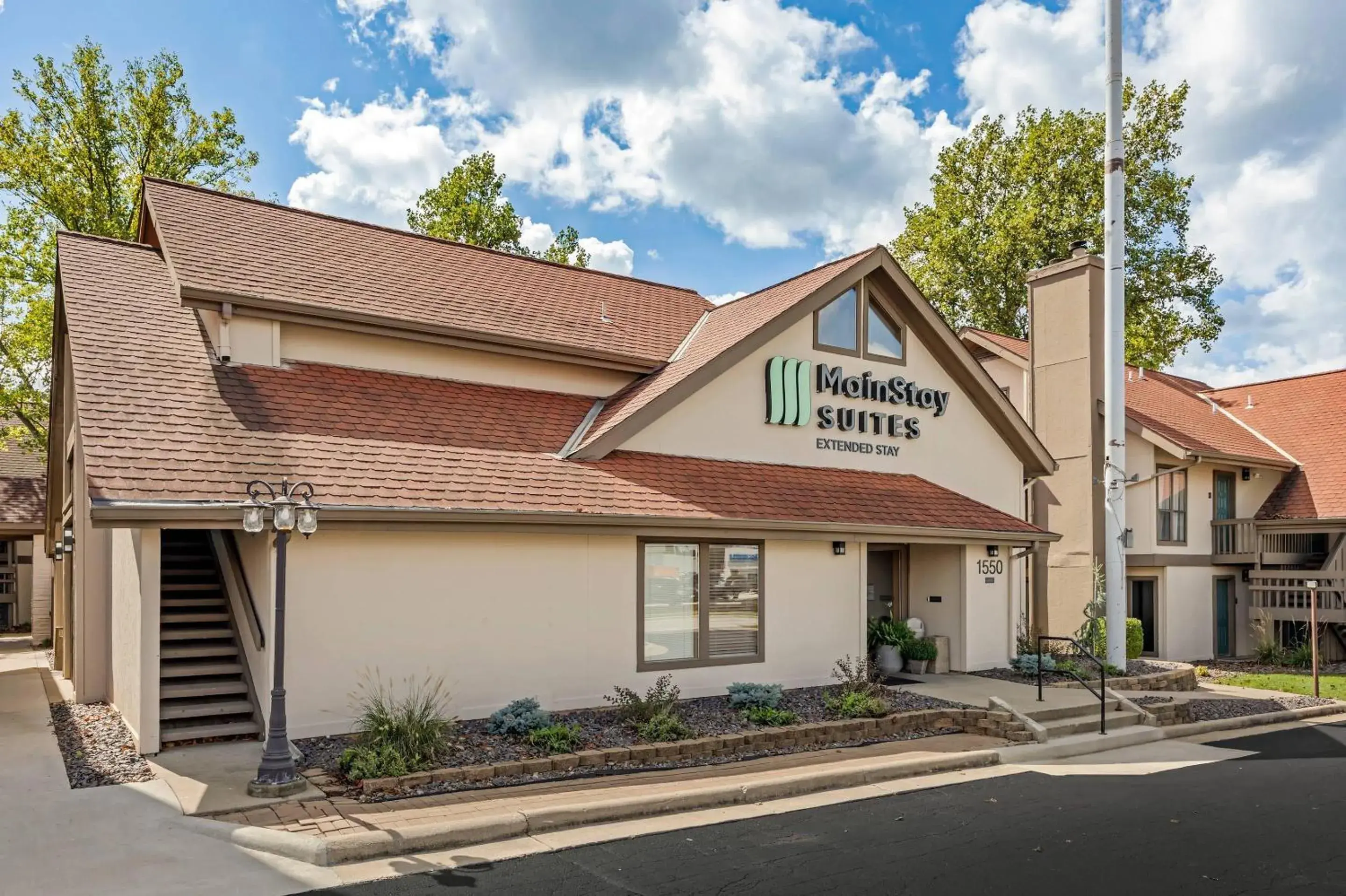 Property building in MainStay Suites Springfield South - Battlefield Rd Property building in MainStay Suites Springfield South - Battlefield Rd