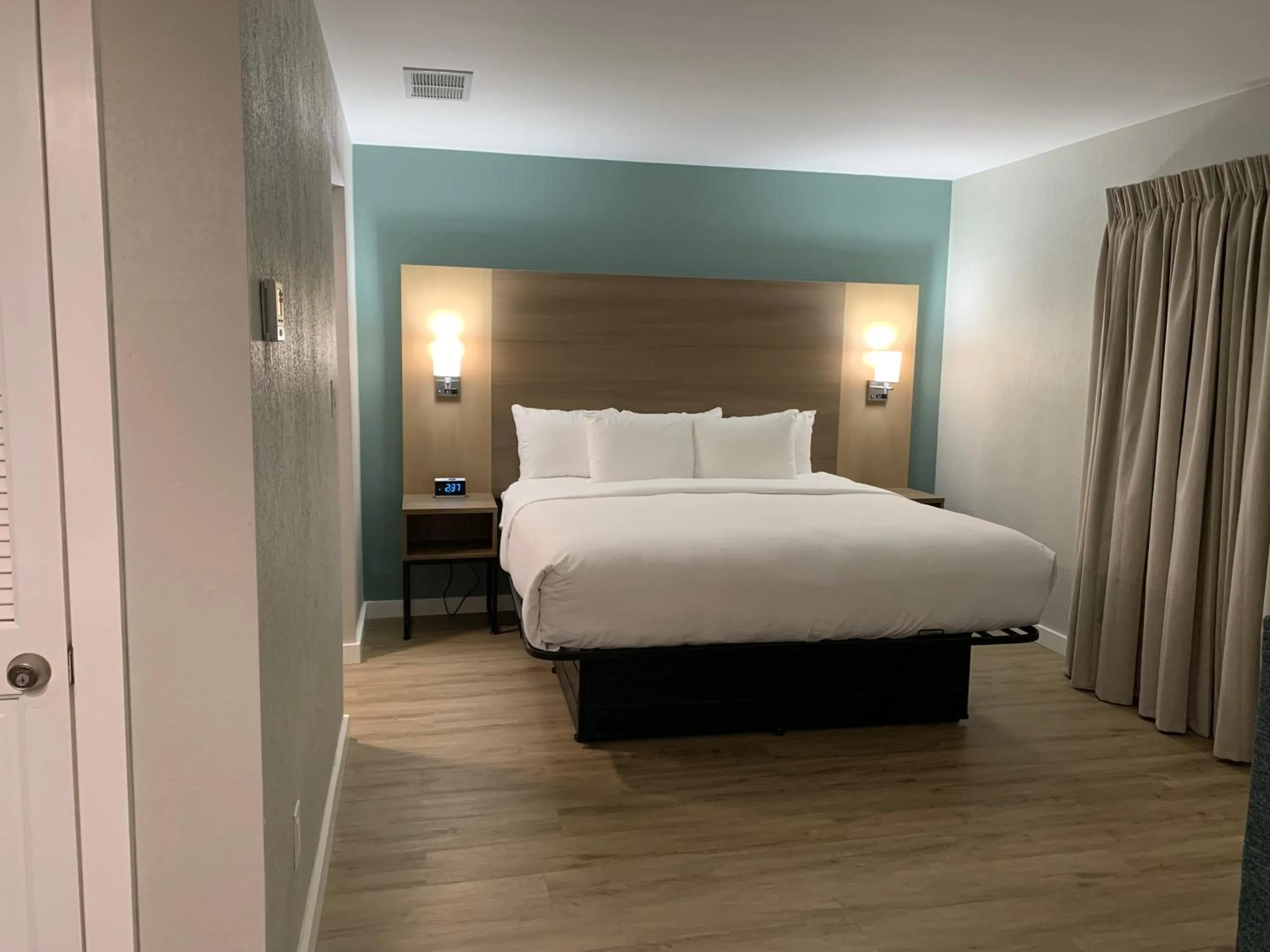 Bed in MainStay Suites Springfield South - Battlefield Rd