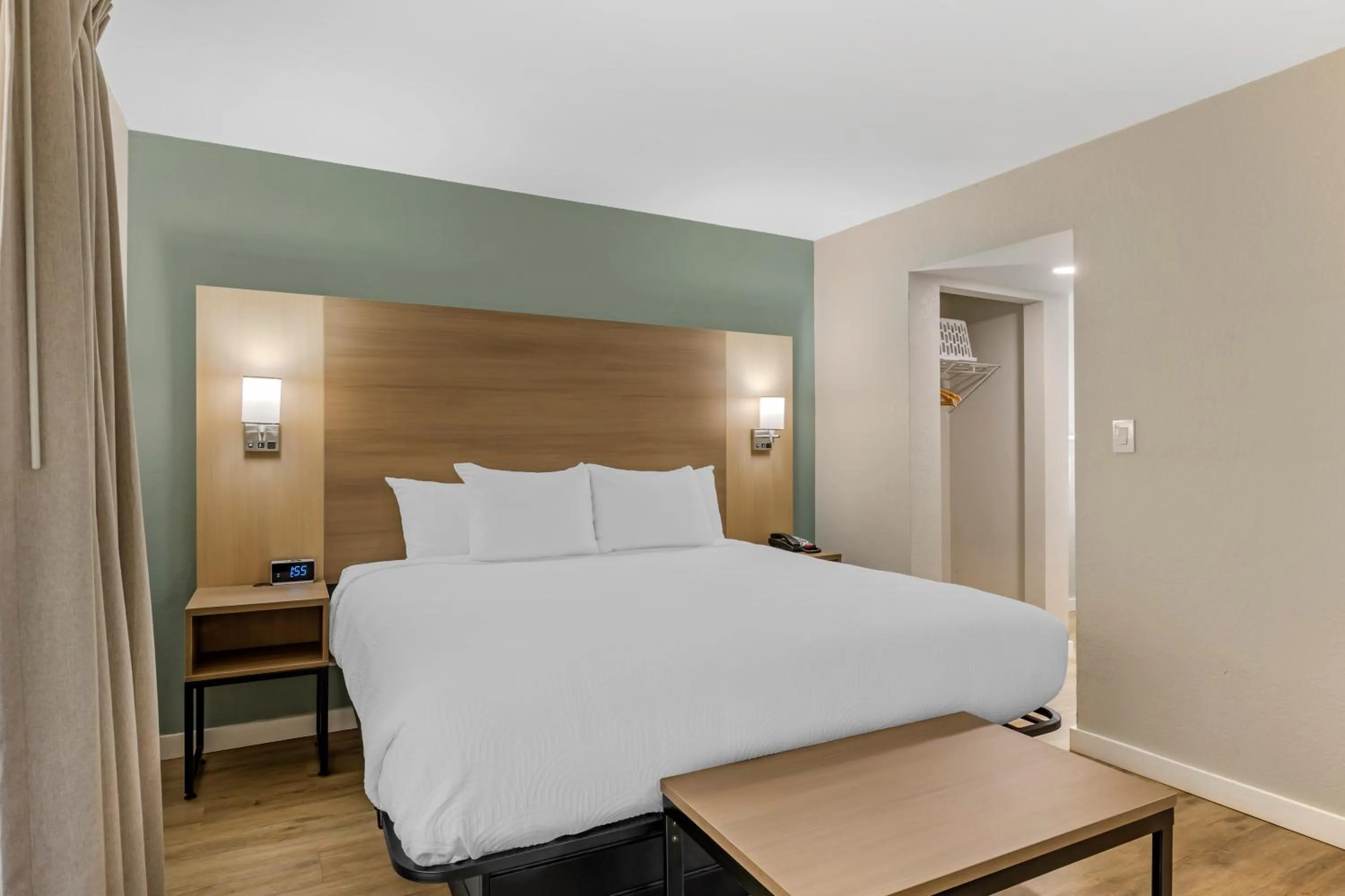 Bed in MainStay Suites Springfield South - Battlefield Rd