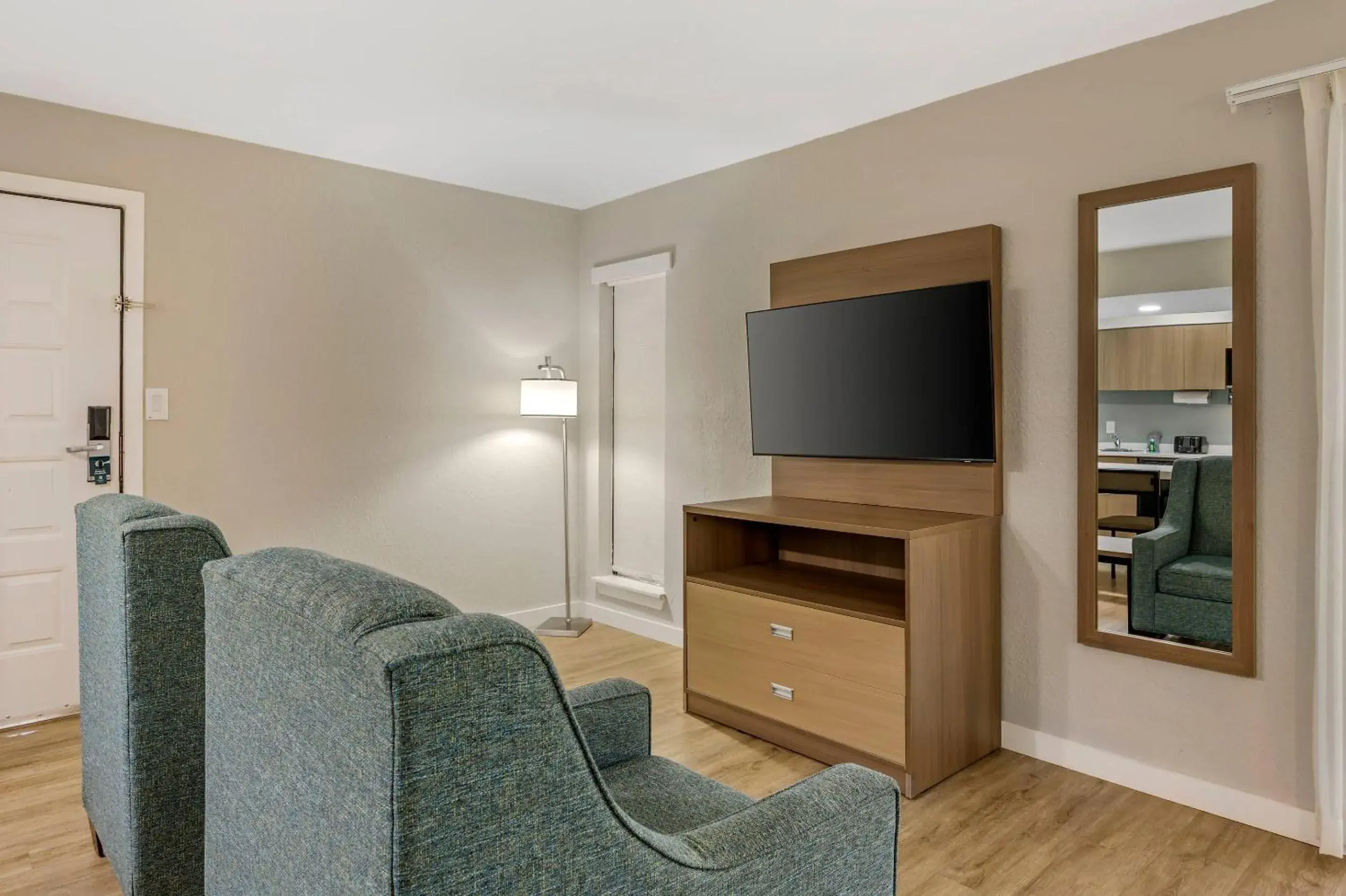 Bedroom in MainStay Suites Springfield South - Battlefield Rd Bedroom in MainStay Suites Springfield South - Battlefield Rd