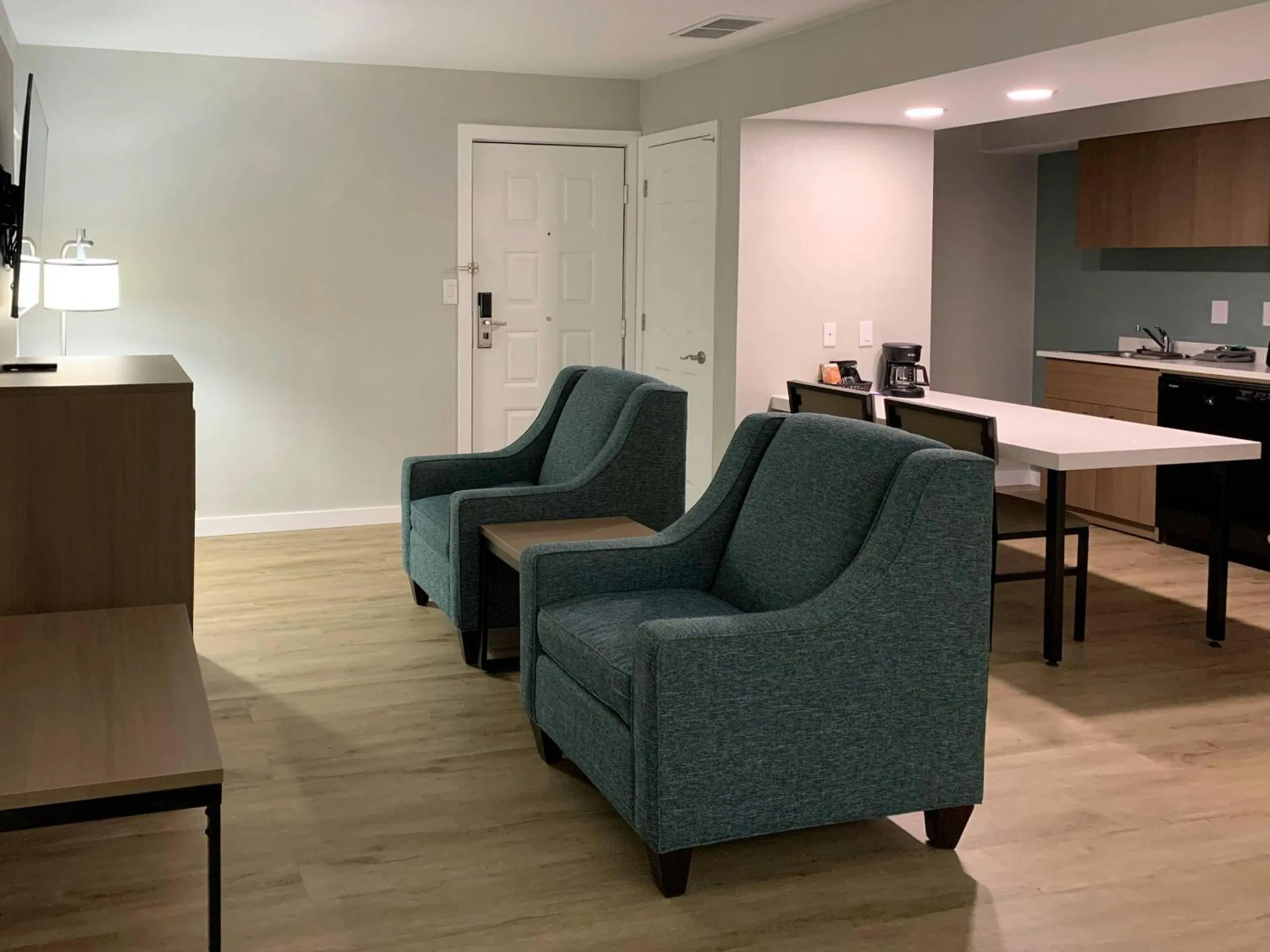 Bedroom in MainStay Suites Springfield South - Battlefield Rd