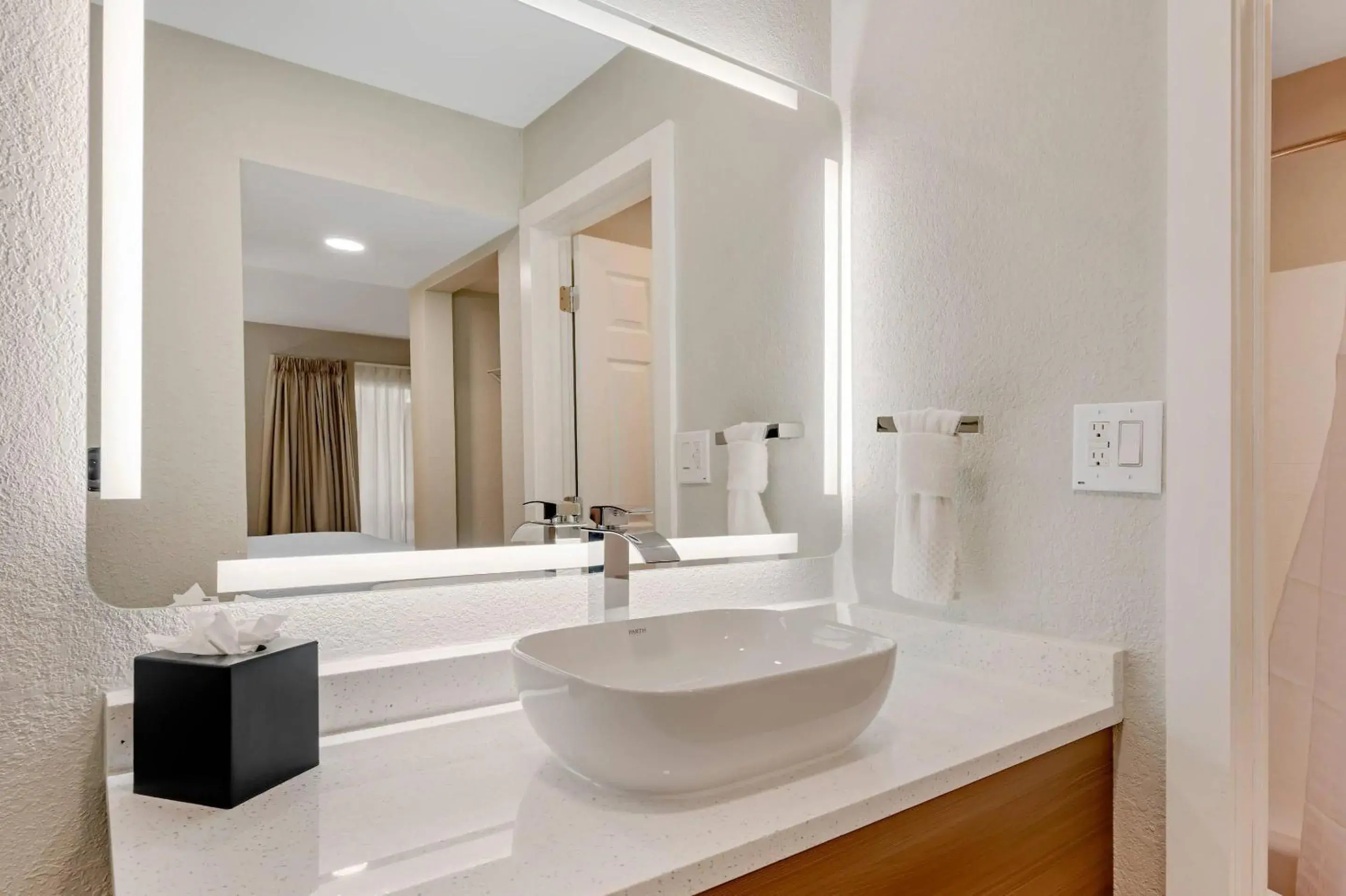 Bedroom in MainStay Suites Springfield South - Battlefield Rd Bedroom in MainStay Suites Springfield South - Battlefield Rd