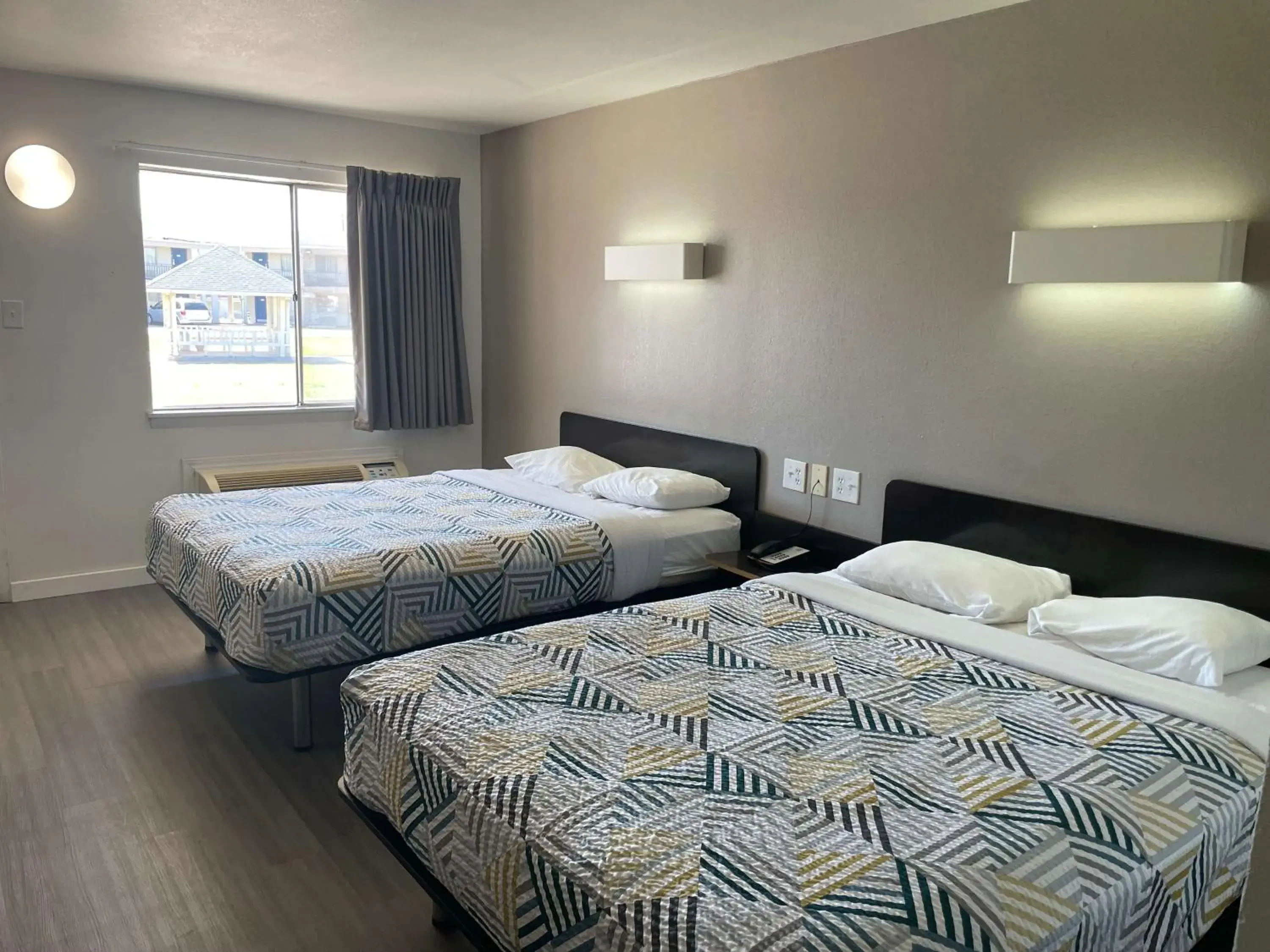 Bedroom, Bed in Motel 6-Wichita Falls, TX - North Bedroom, Bed in Motel 6-Wichita Falls, TX - North