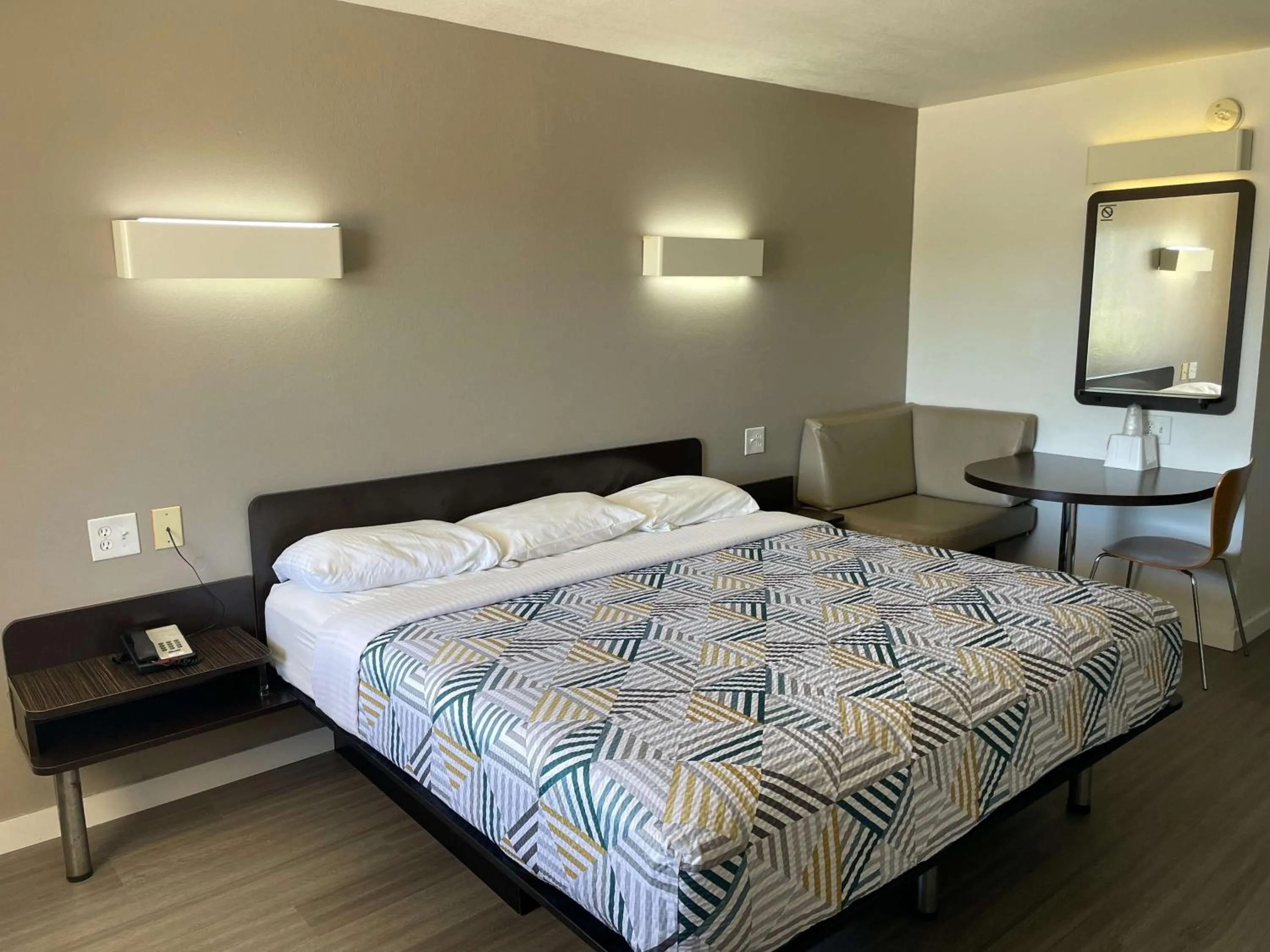 Bedroom, Bed in Motel 6-Wichita Falls, TX - North