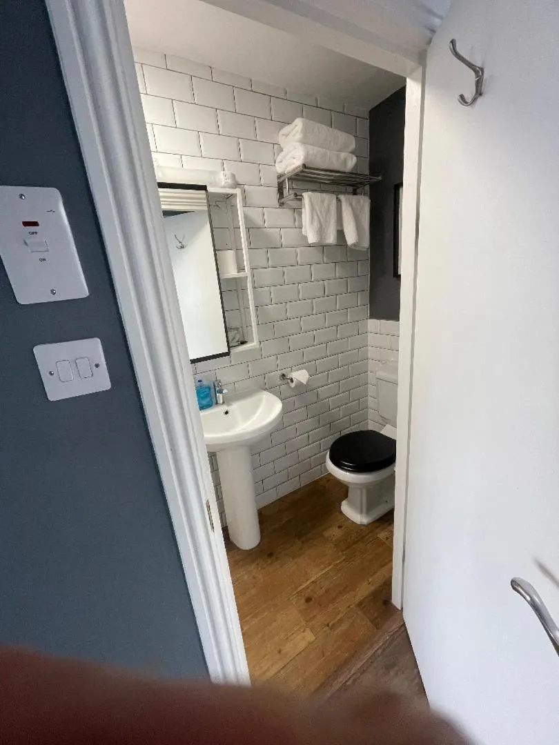 Bathroom in Skyline Guesthouse