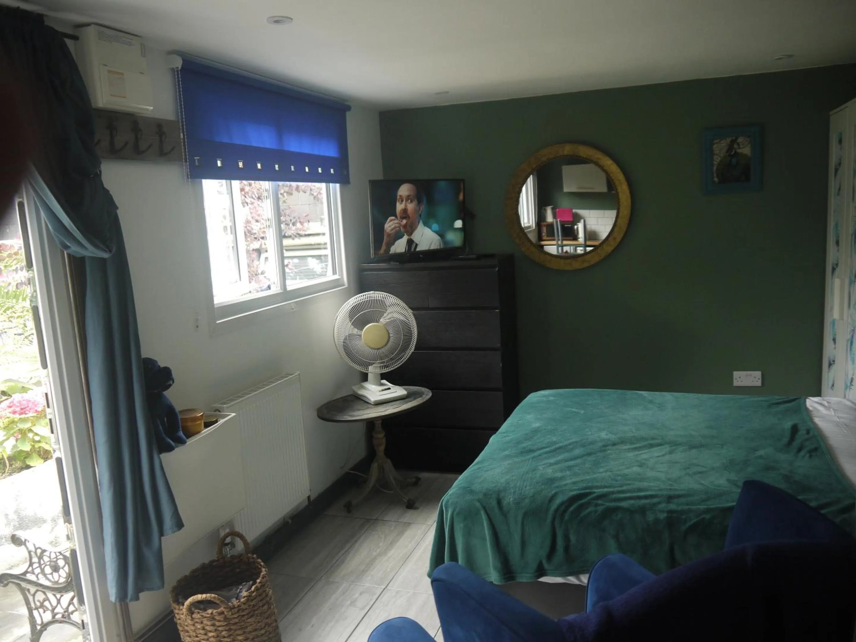 Bedroom, Bed in Skyline Guesthouse