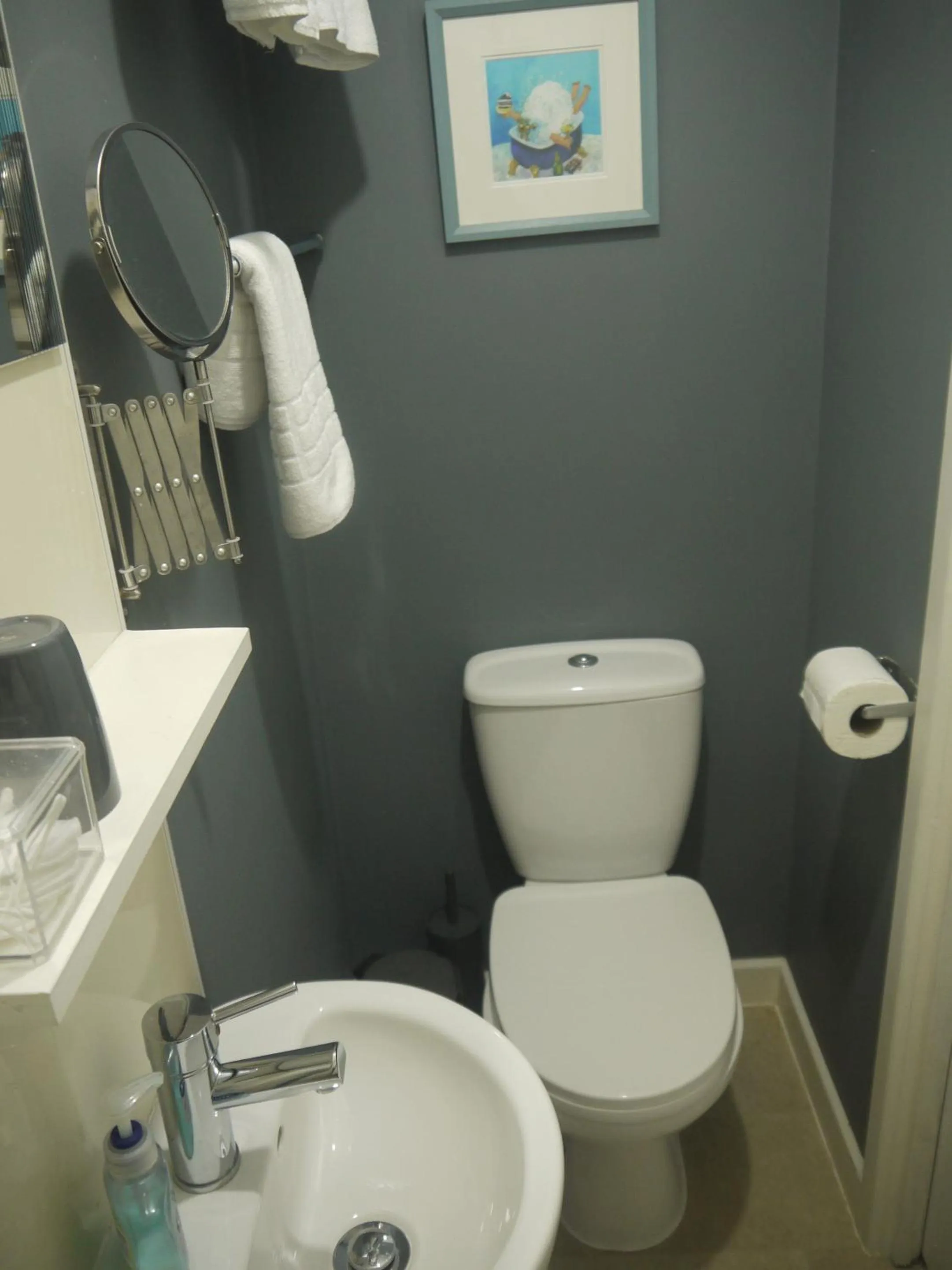 Bathroom in Skyline Guesthouse