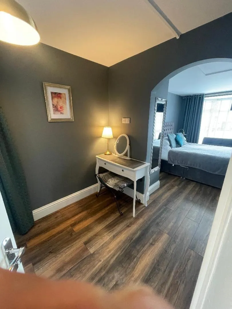 Bedroom, Bed in Skyline Guesthouse