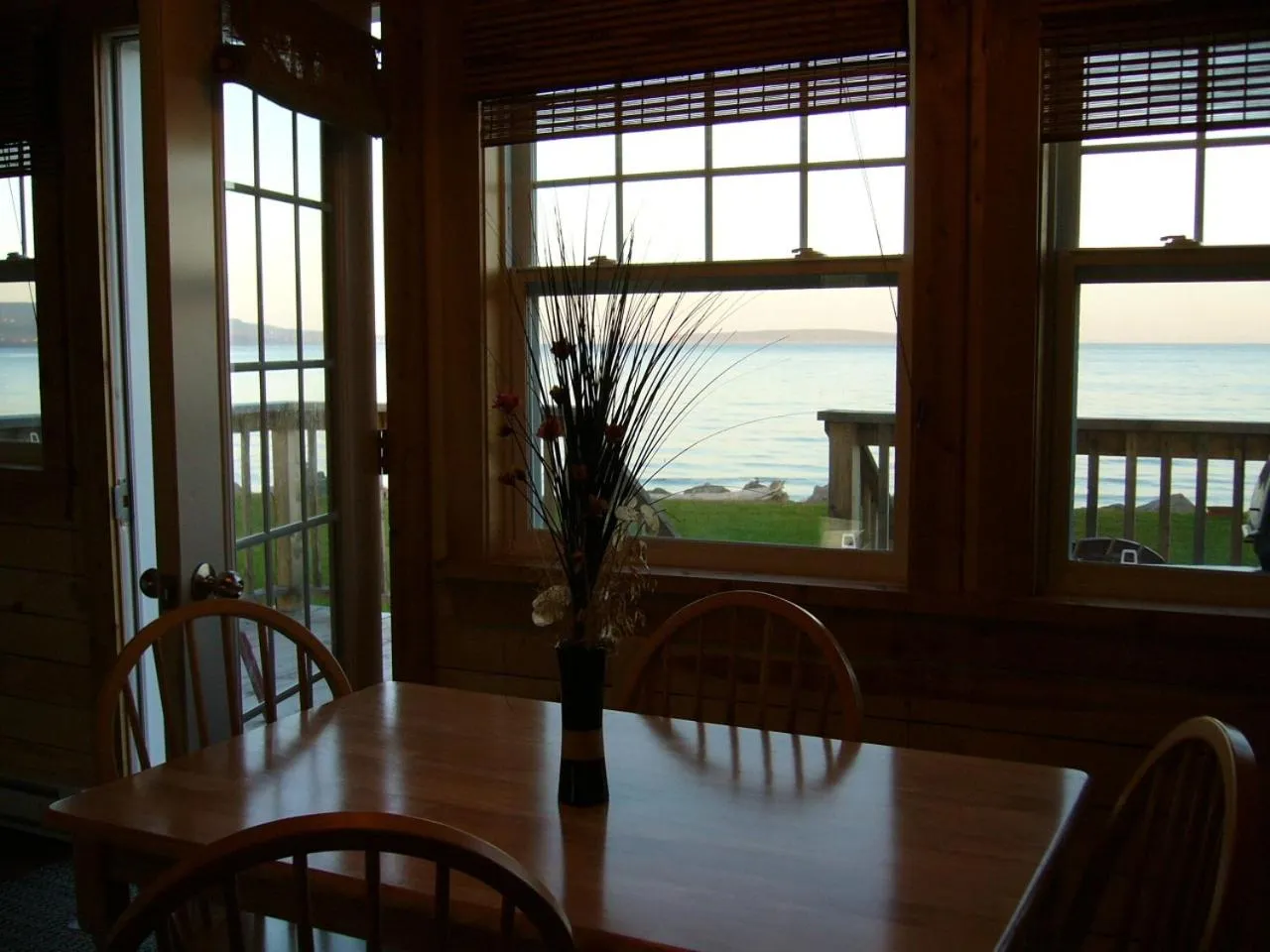 Dining area in Chalets Nature Océan