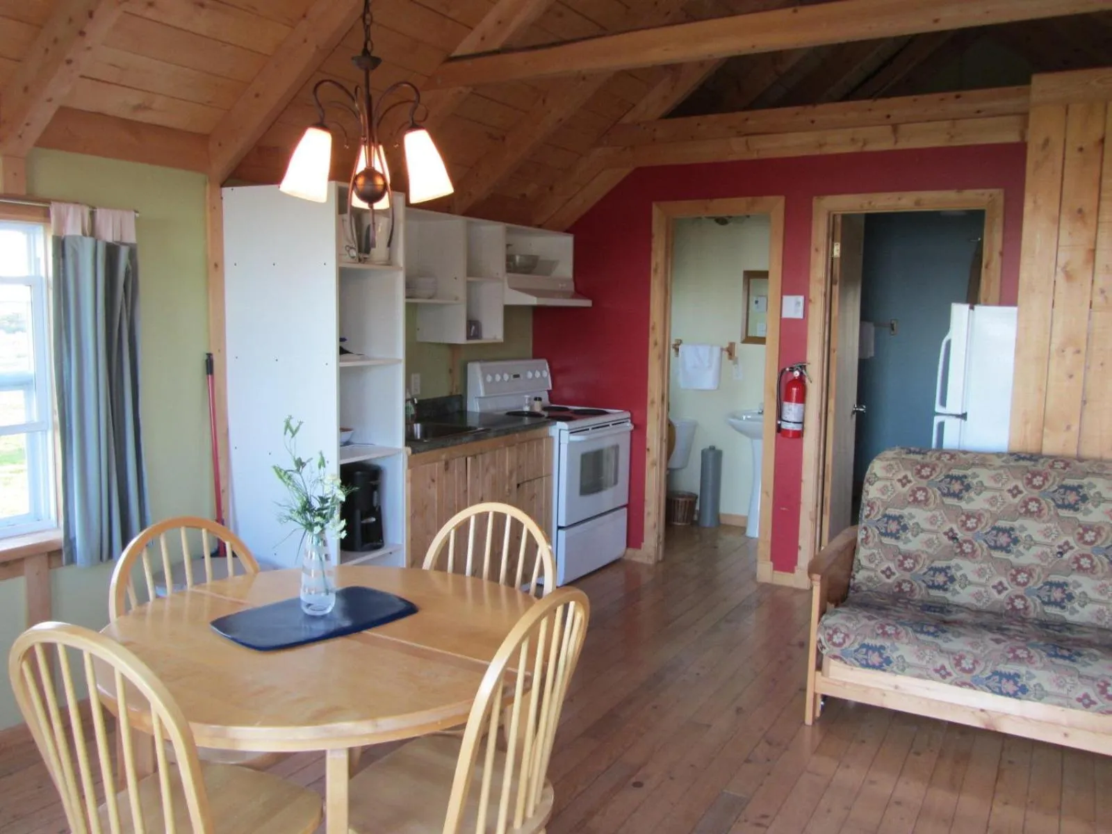 Kitchen or kitchenette in Chalets Nature Océan