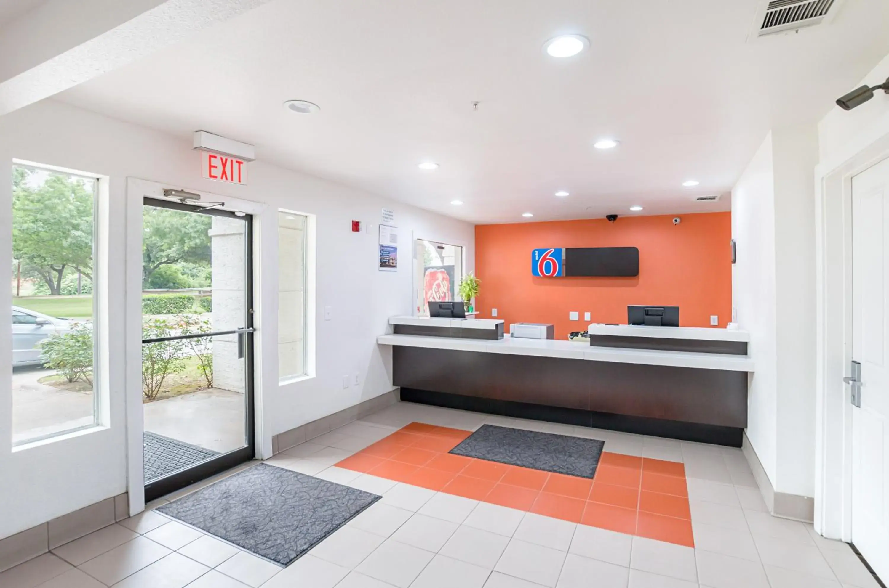 Lobby or reception in Motel 6-Grand Prairie, TX - Near Six Flags Drive Lobby or reception in Motel 6-Grand Prairie, TX - Near Six Flags Drive