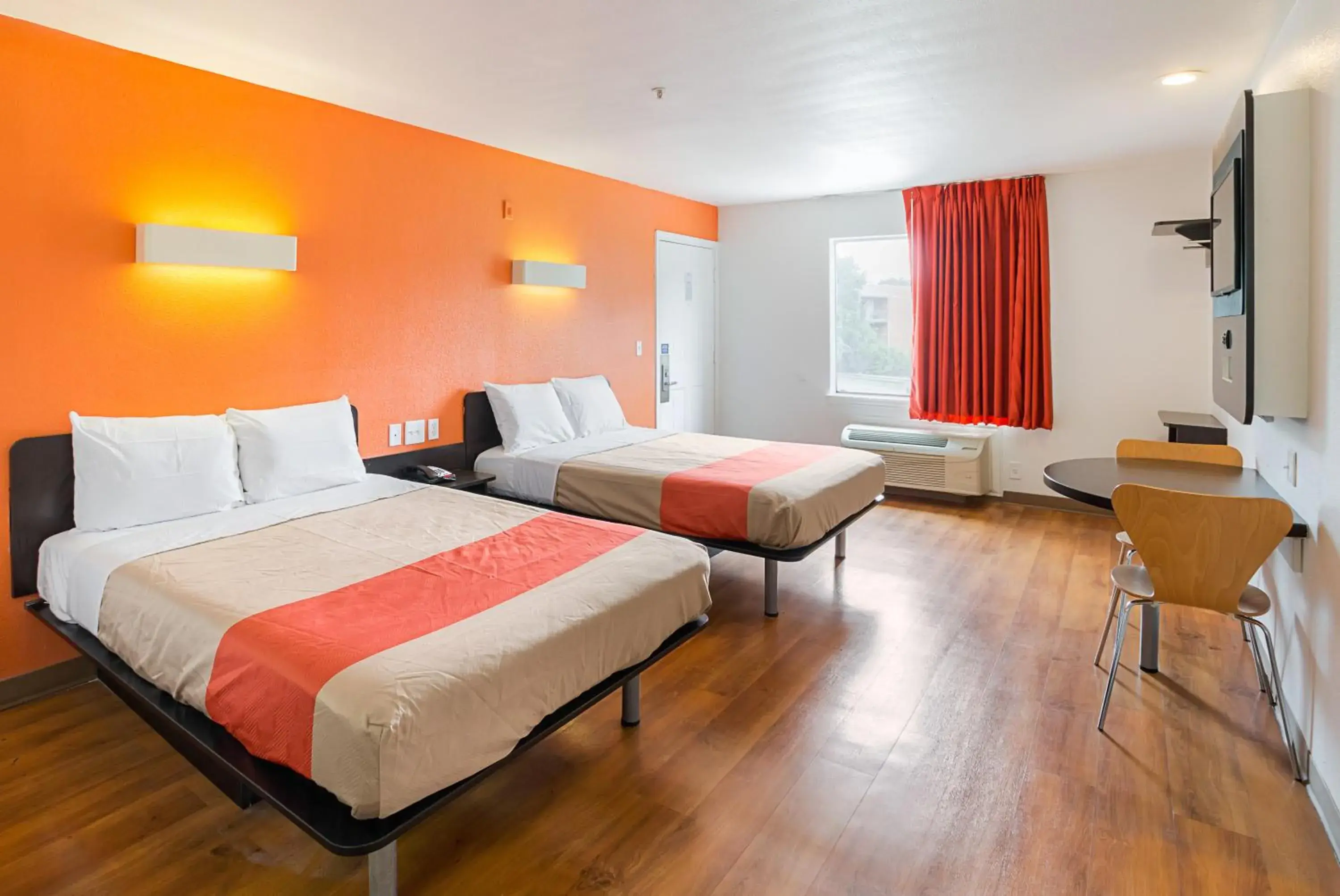 Bedroom, Bed in Motel 6-Grand Prairie, TX - Near Six Flags Drive Bedroom, Bed in Motel 6-Grand Prairie, TX - Near Six Flags Drive