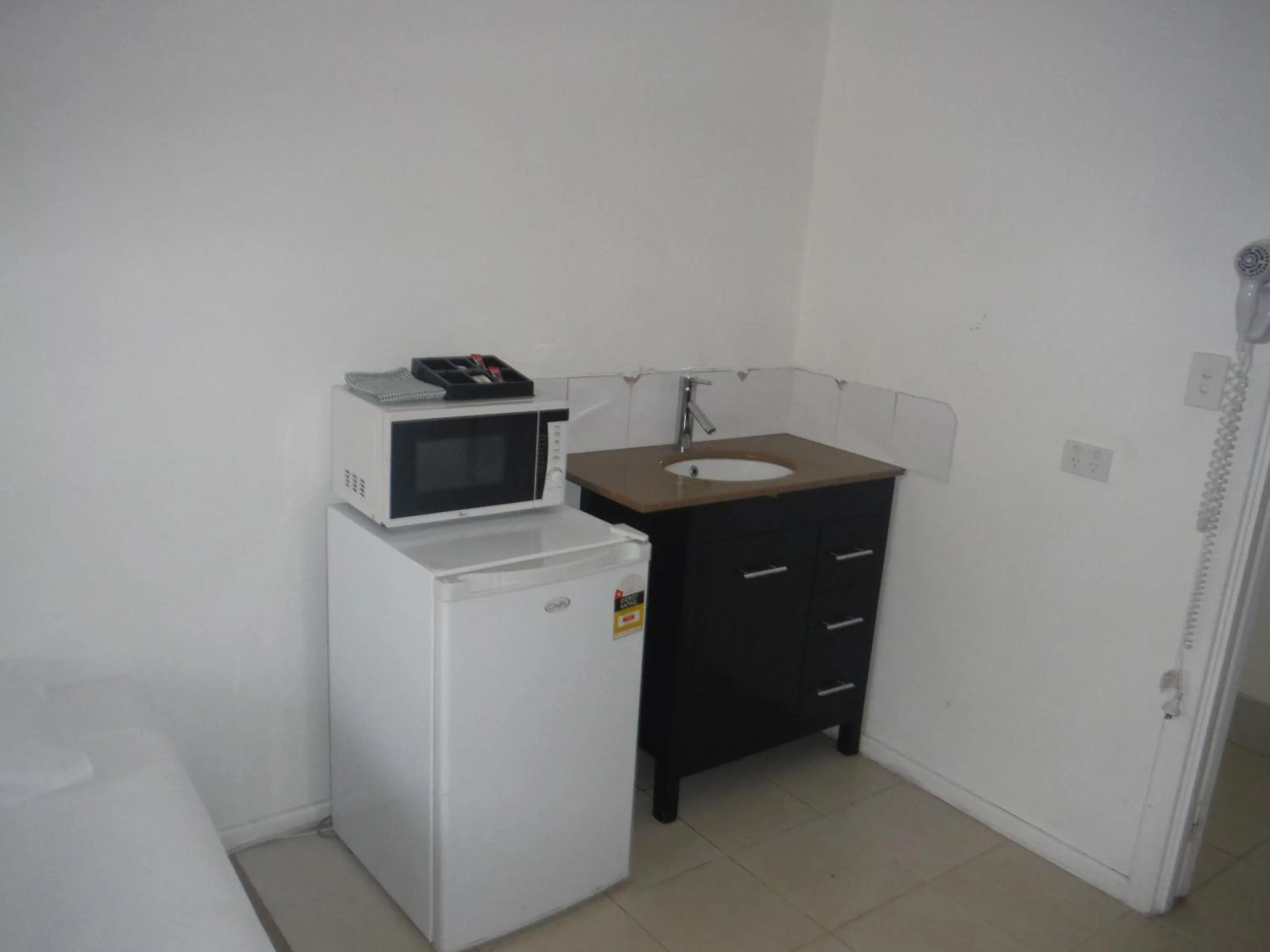 Coffee/tea facilities in Restawile Motel