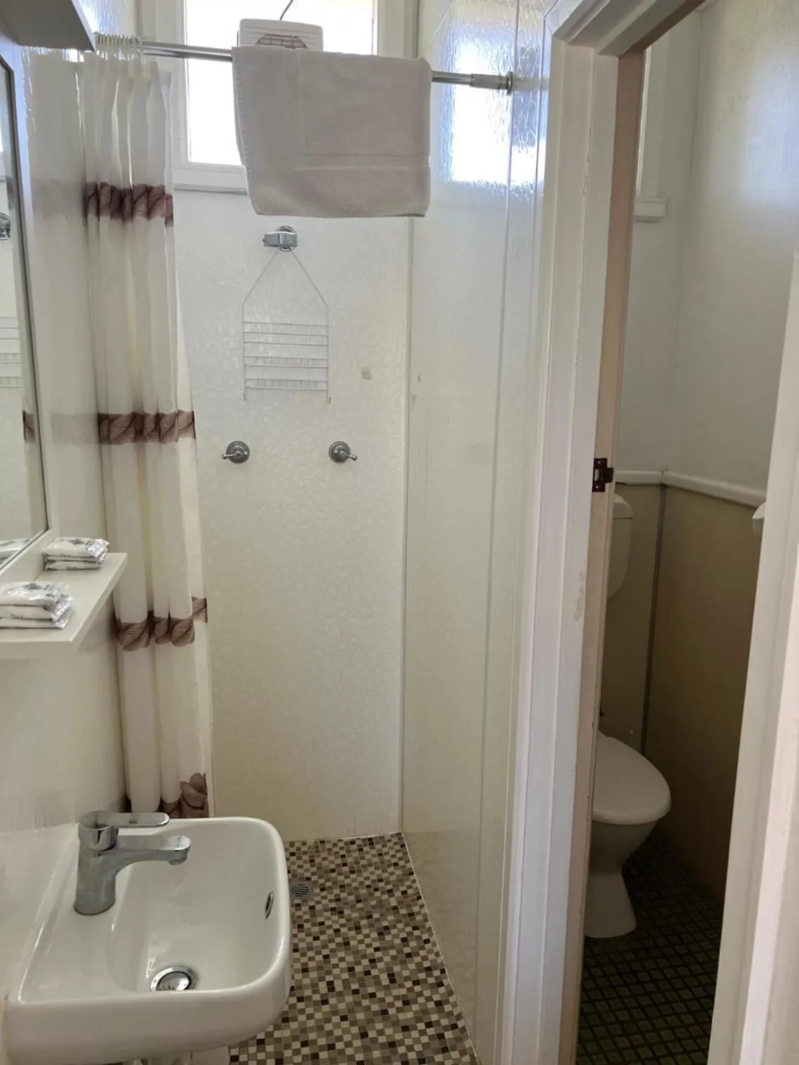 Shower in Restawile Motel