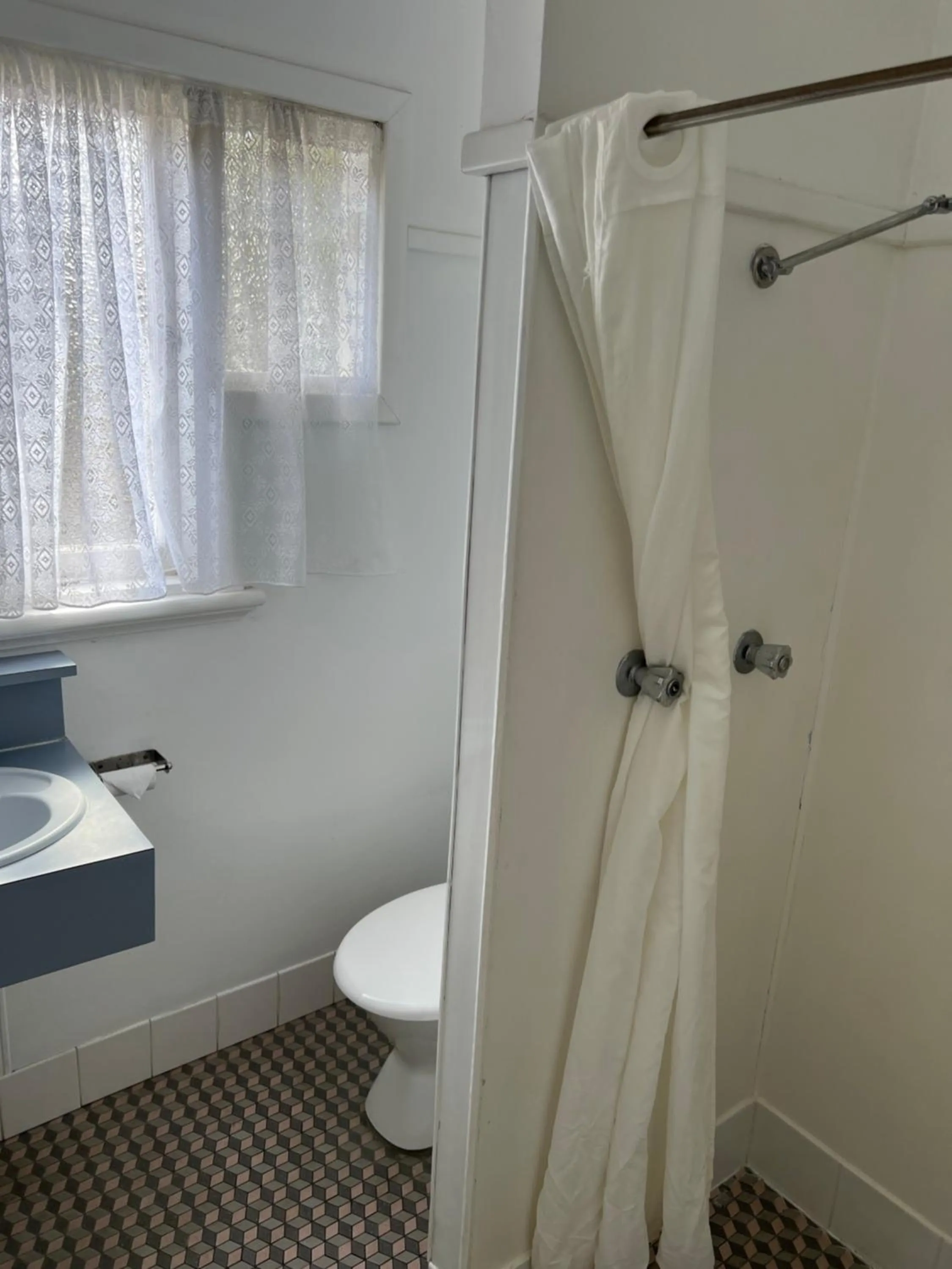 Shower in Restawile Motel