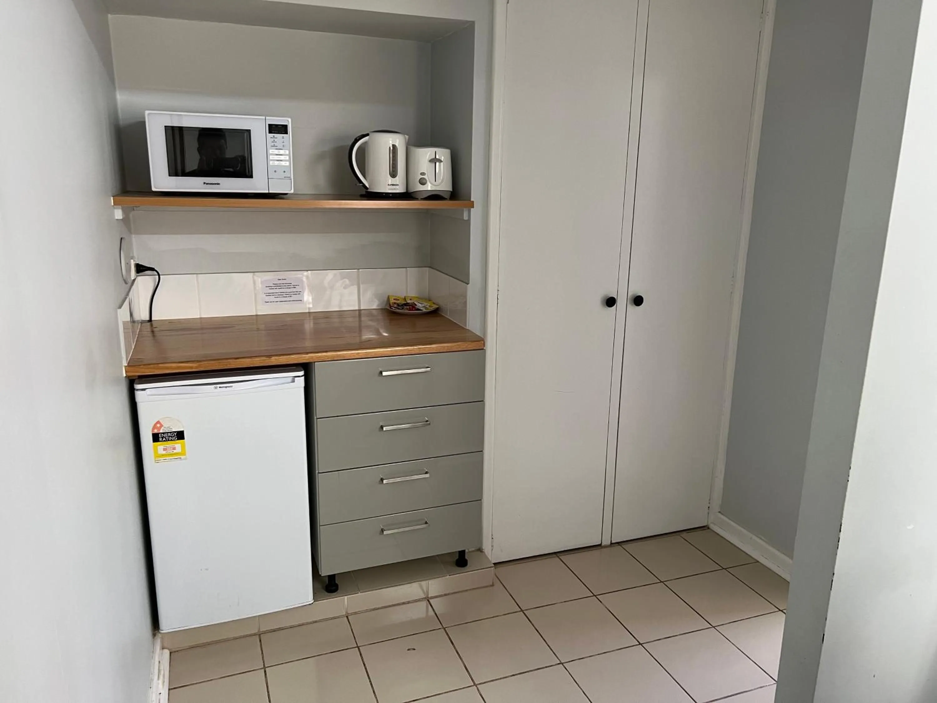 Kitchen or kitchenette in Restawile Motel