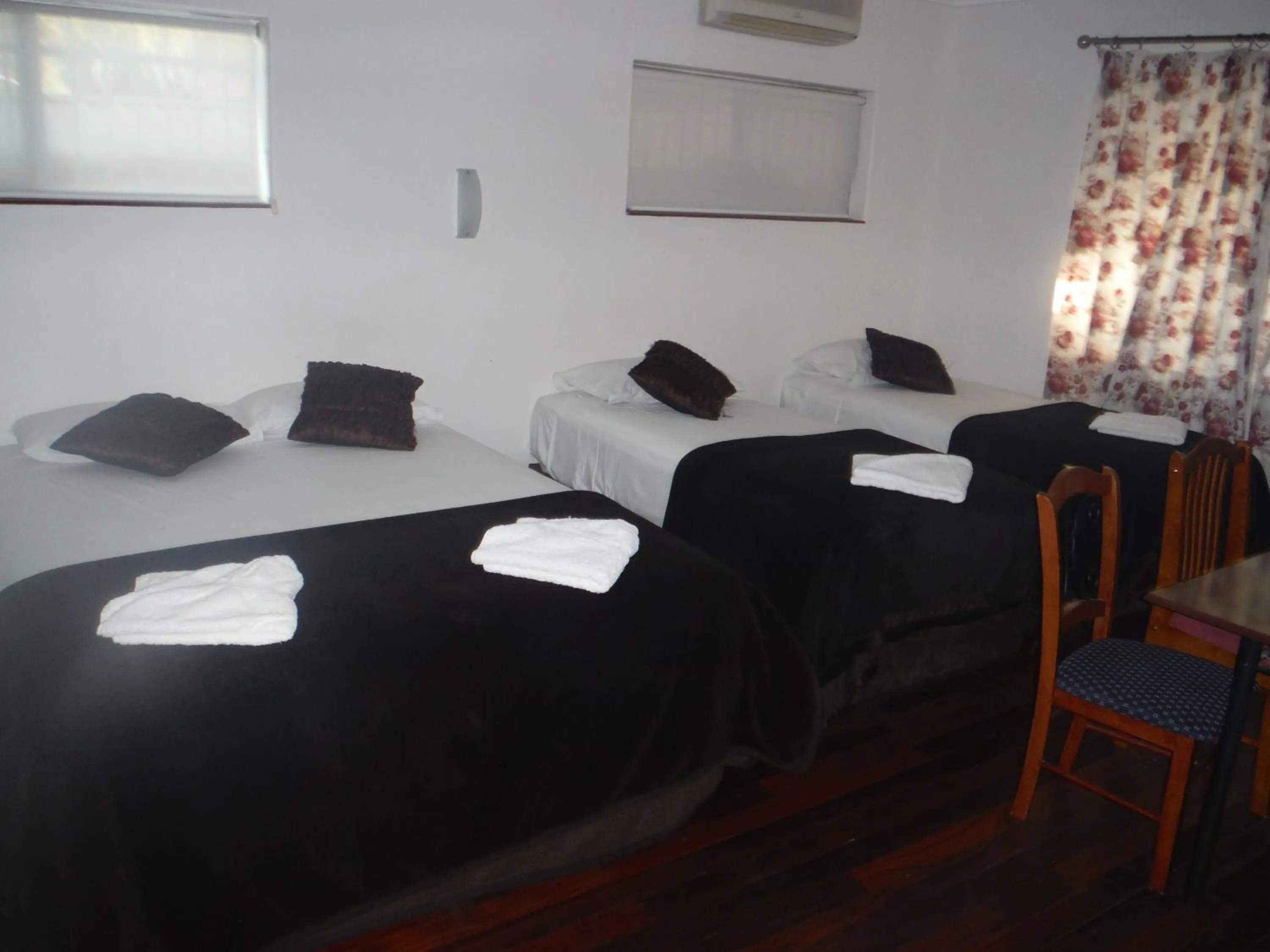 Bed in Restawile Motel