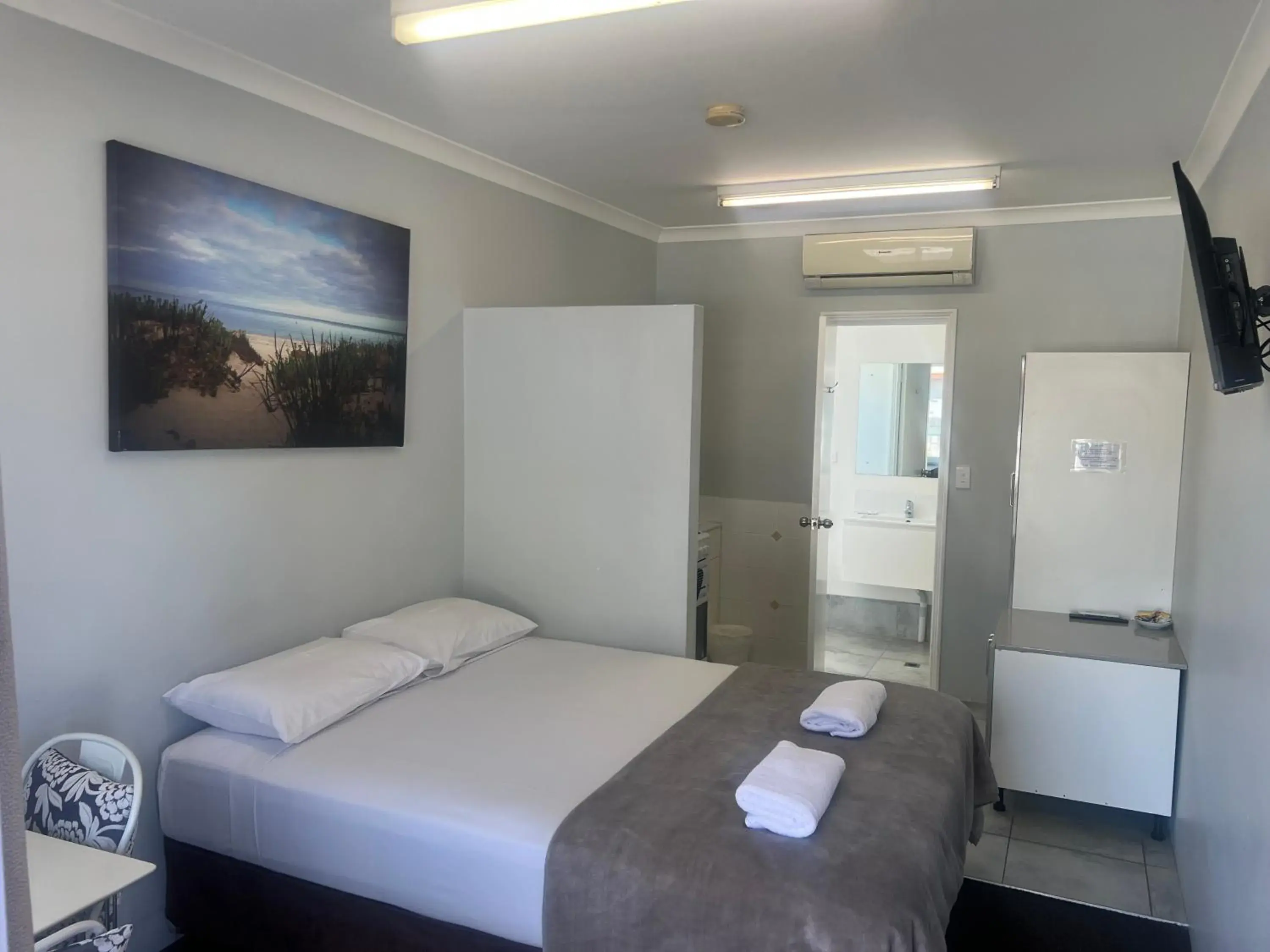 Photo of the whole room, Bed in Restawile Motel Photo of the whole room, Bed in Restawile Motel