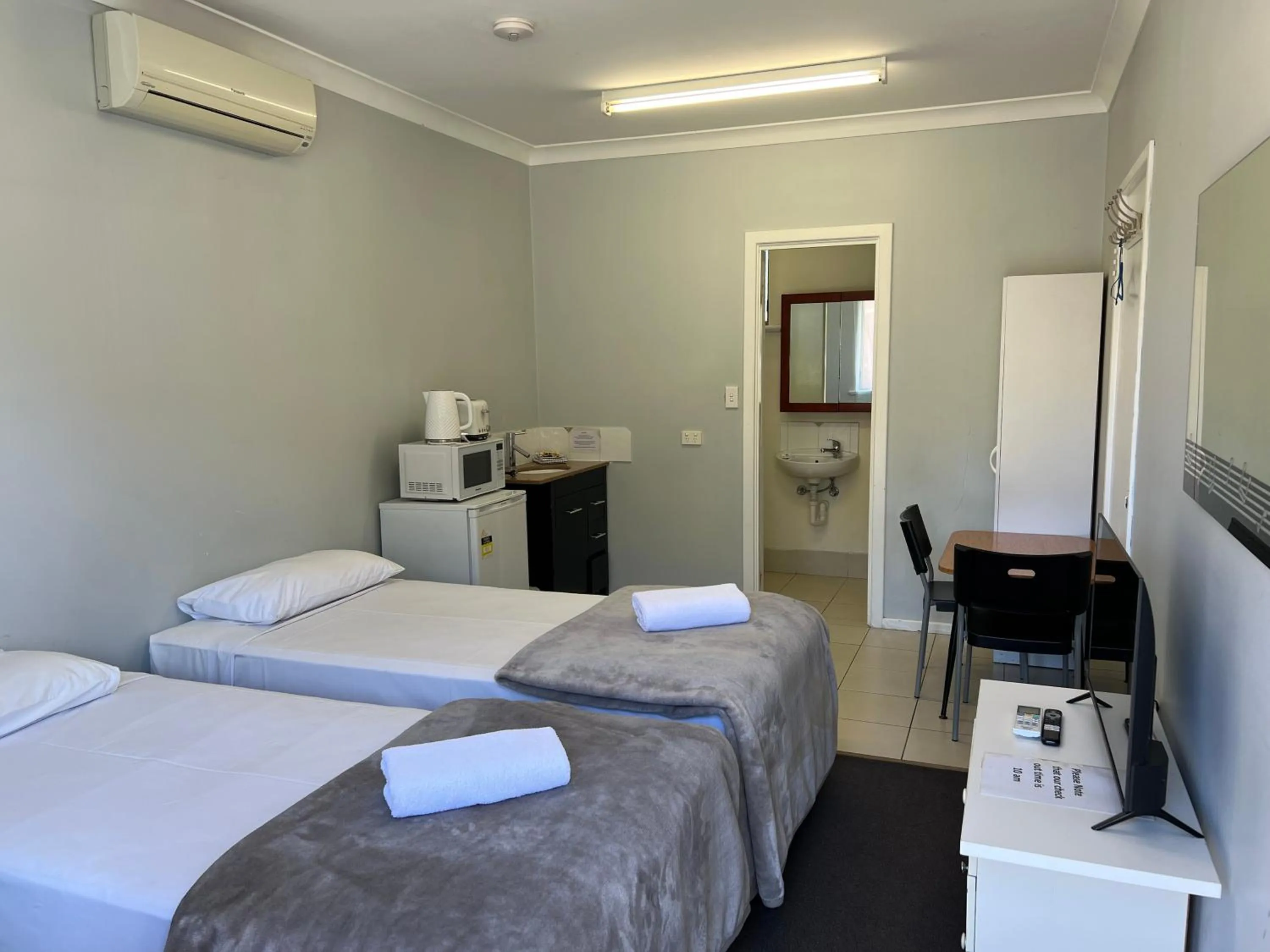 Photo of the whole room, Bed in Restawile Motel