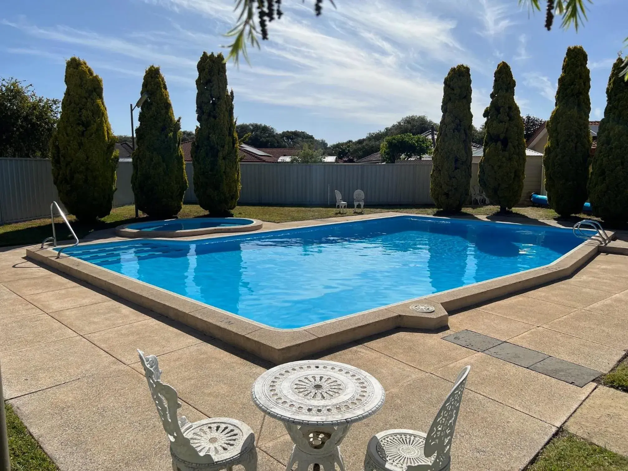 Swimming pool in Restawile Motel Swimming pool in Restawile Motel