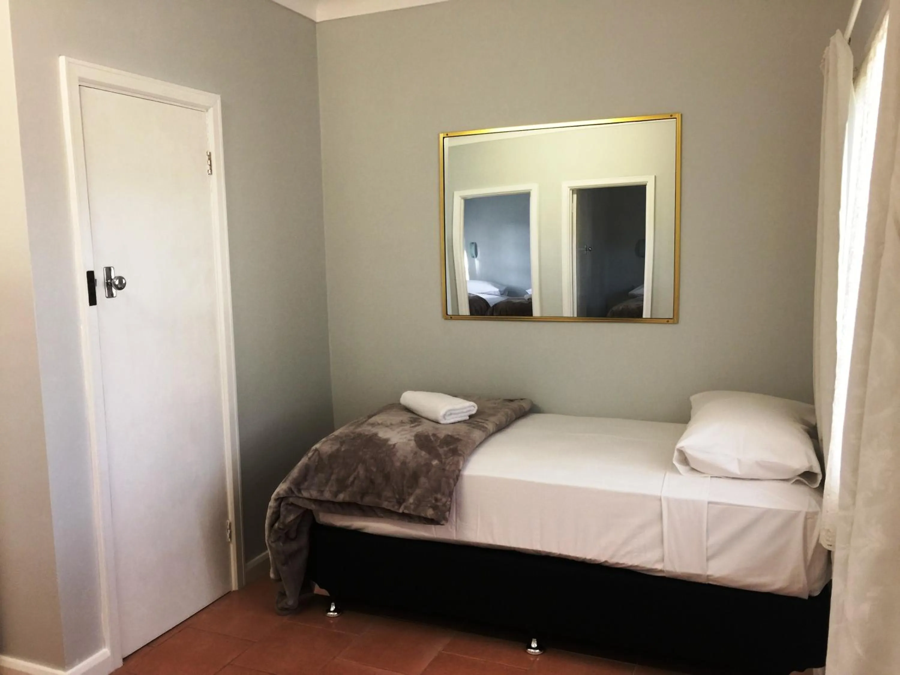 Bed in Restawile Motel