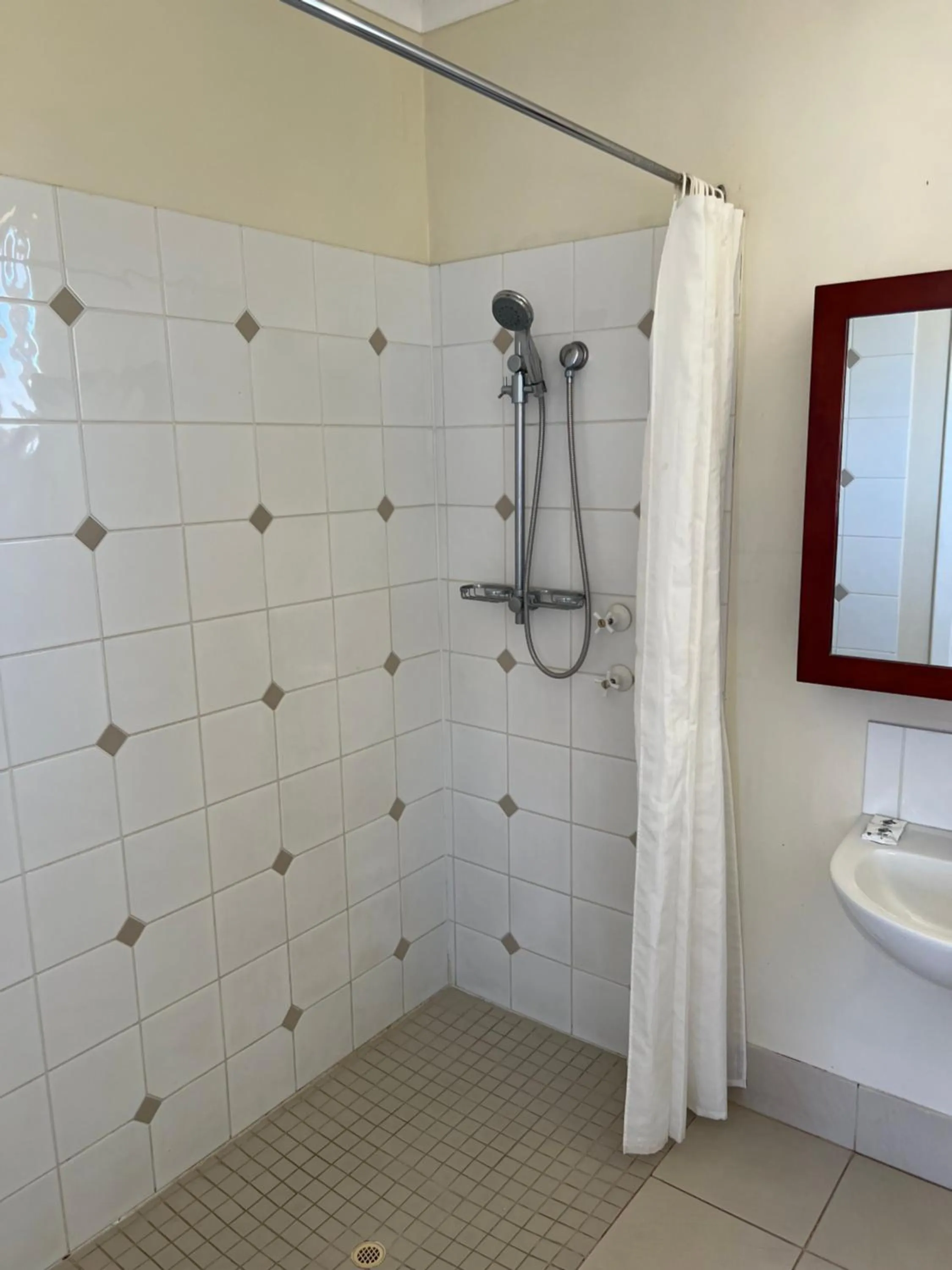 Shower in Restawile Motel