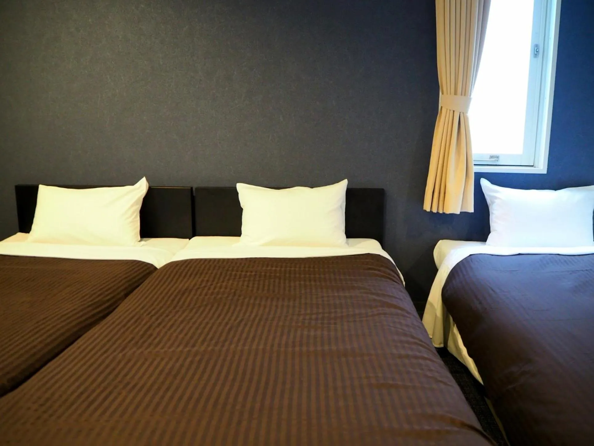 Bed in Grampus Inn Osaka Namba