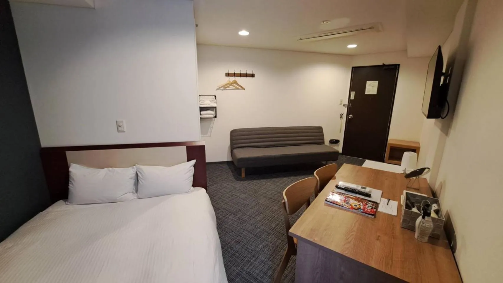 Photo of the whole room, Bed in Grampus Inn Osaka Namba