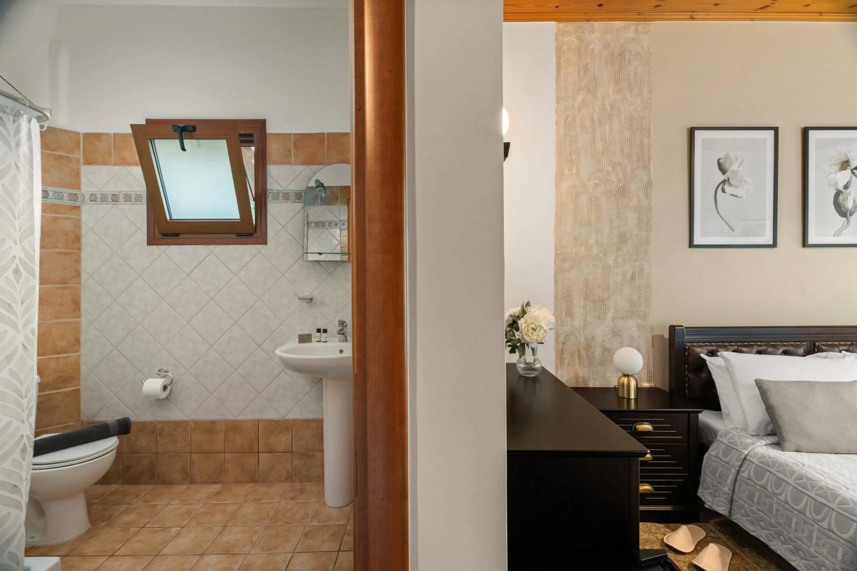 Shower, Bed in Lilea's Castle