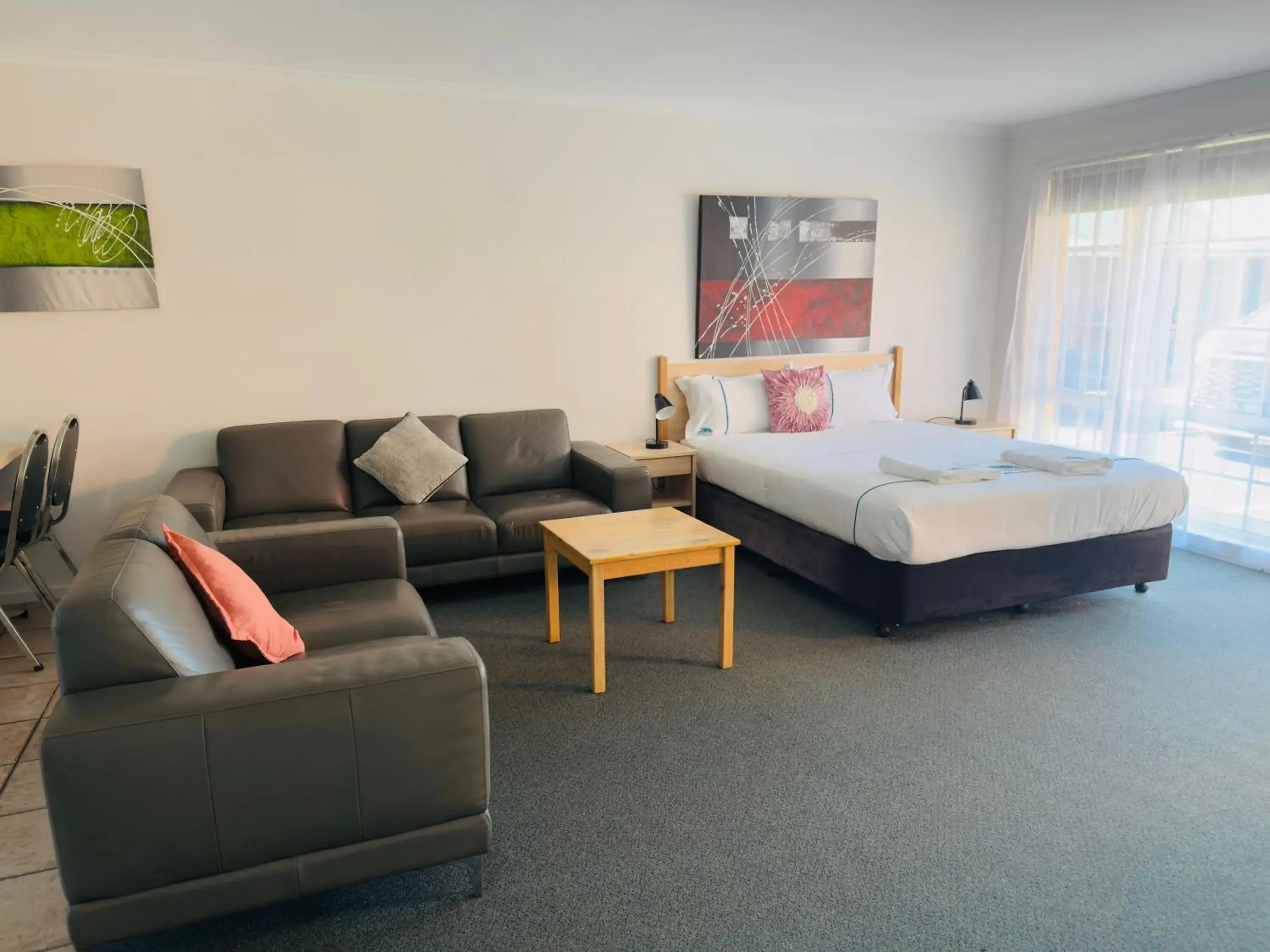 Property building, Bed in Beachcomber Motel & Apartments Property building, Bed in Beachcomber Motel & Apartments