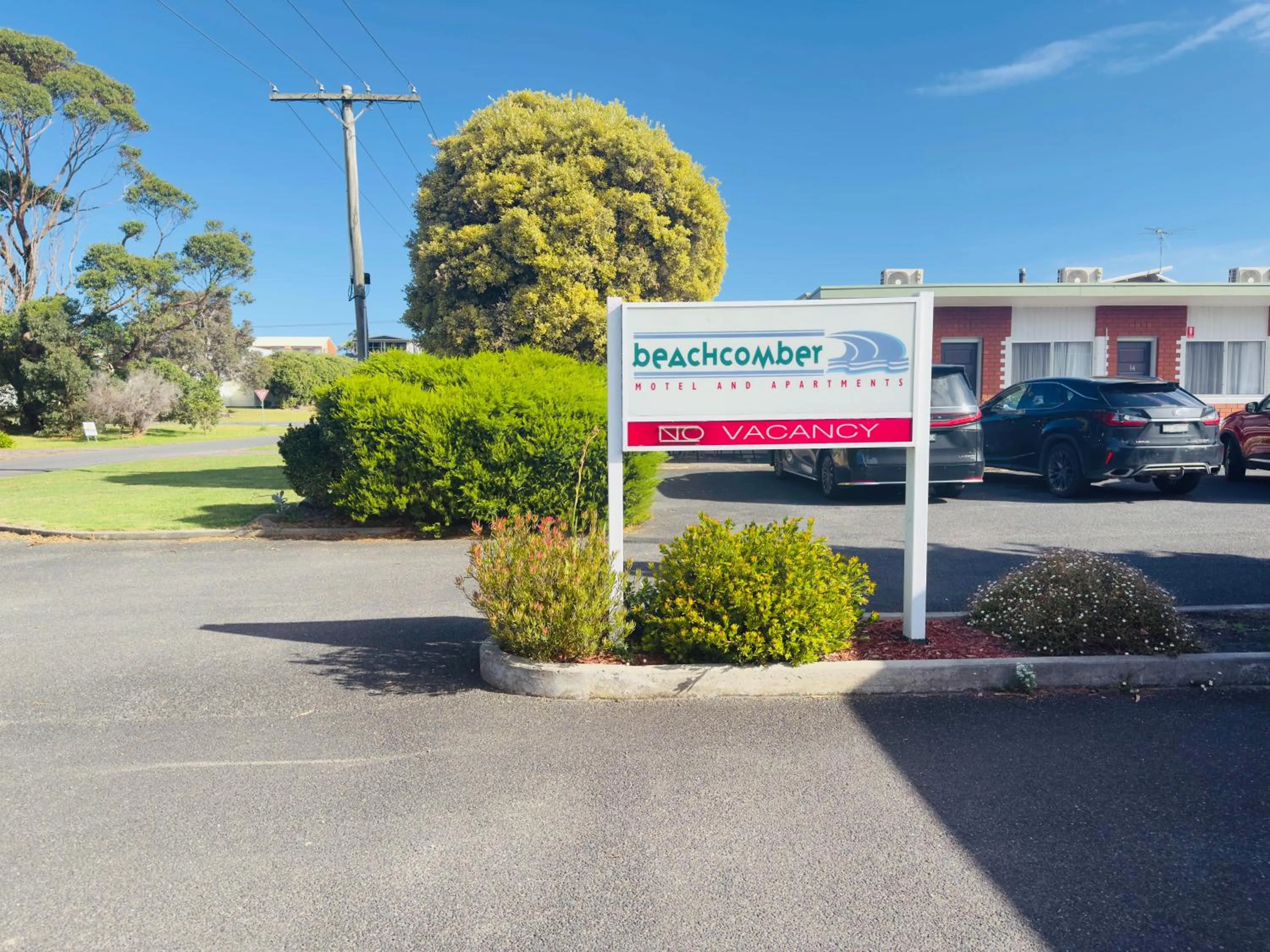 Property logo or sign in Beachcomber Motel & Apartments