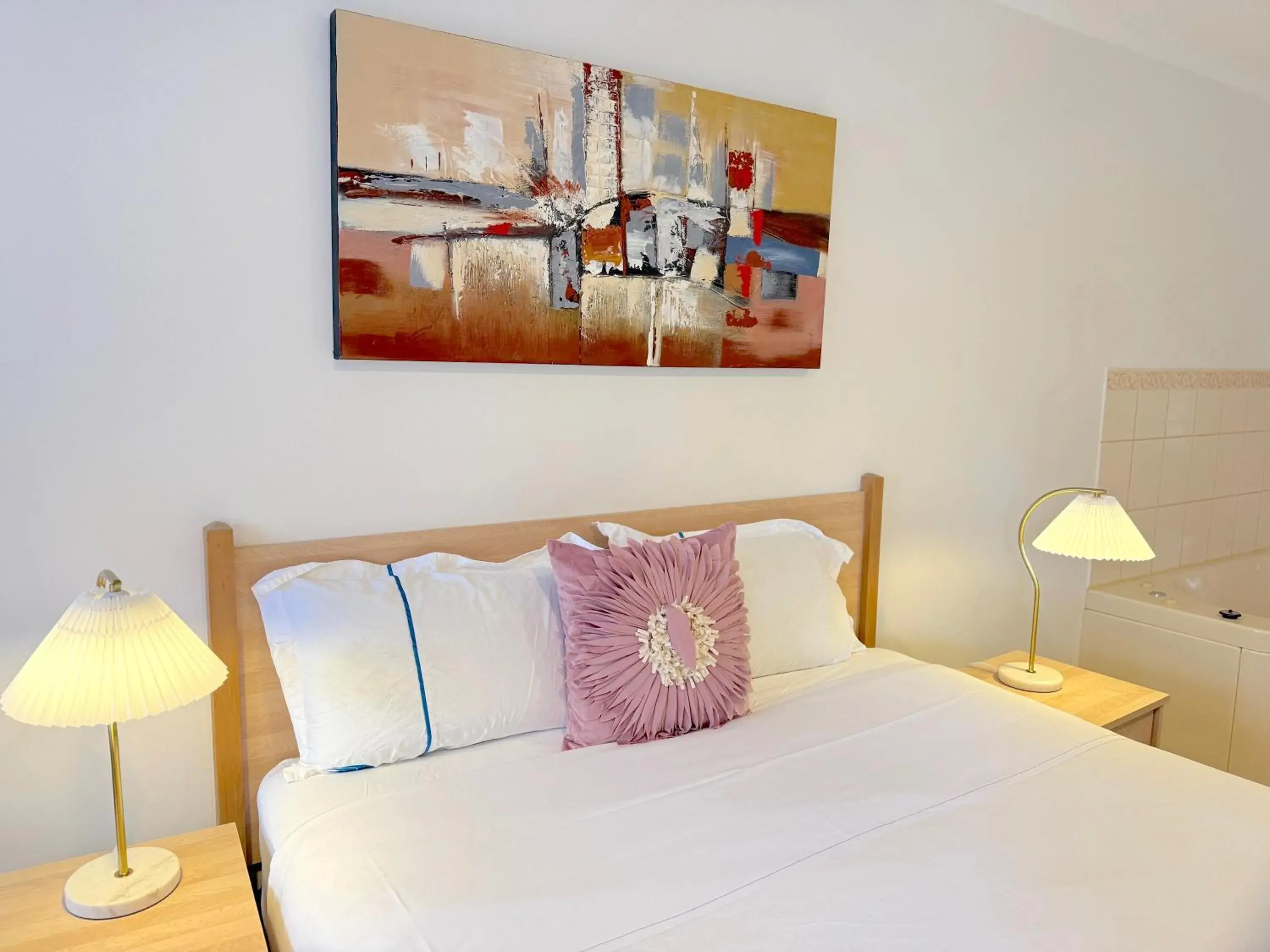 Bed in Beachcomber Motel & Apartments Bed in Beachcomber Motel & Apartments