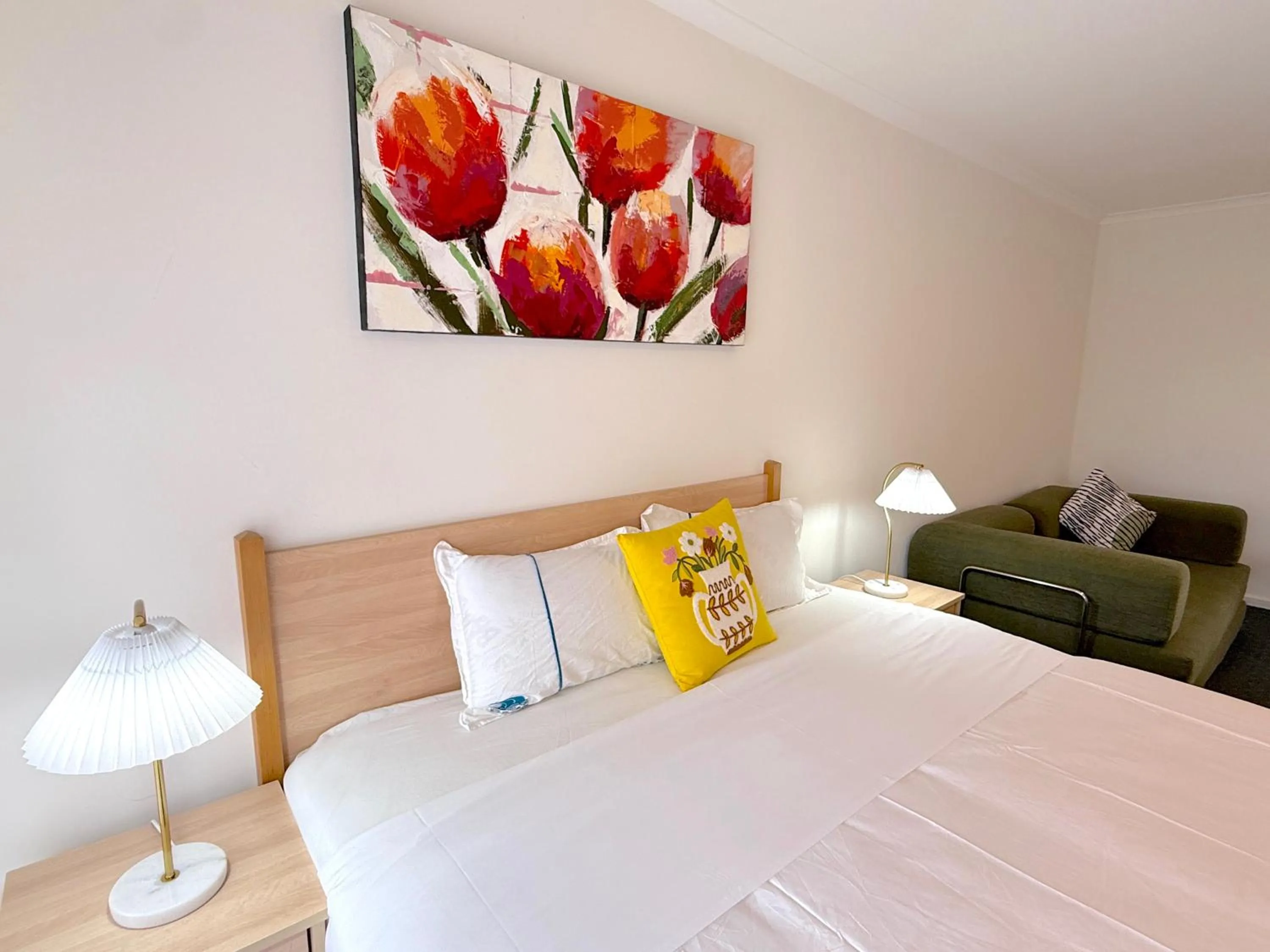 Bed in Beachcomber Motel & Apartments