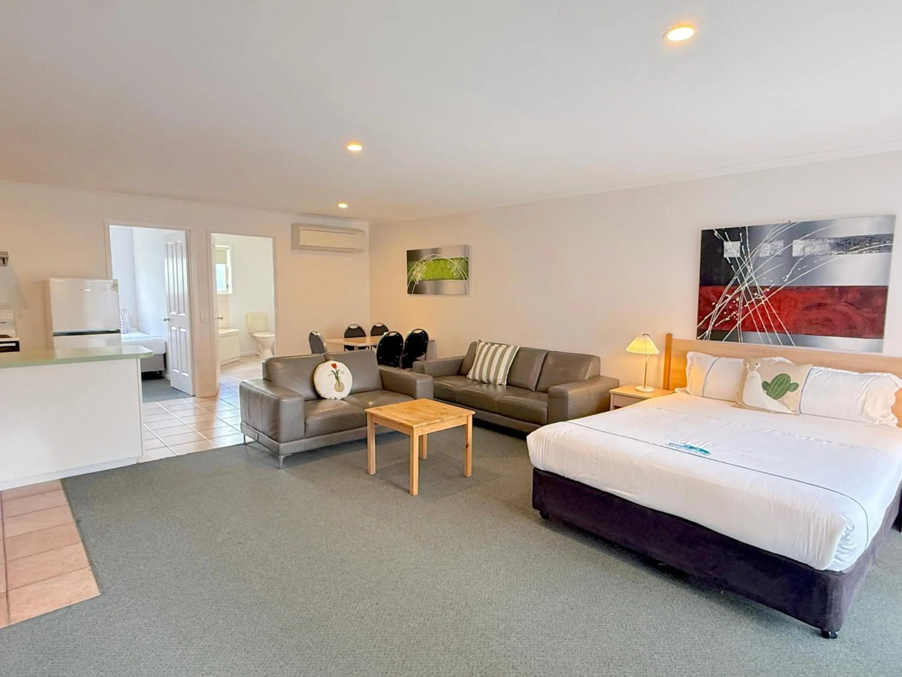 Family, Bed in Beachcomber Motel & Apartments Family, Bed in Beachcomber Motel & Apartments